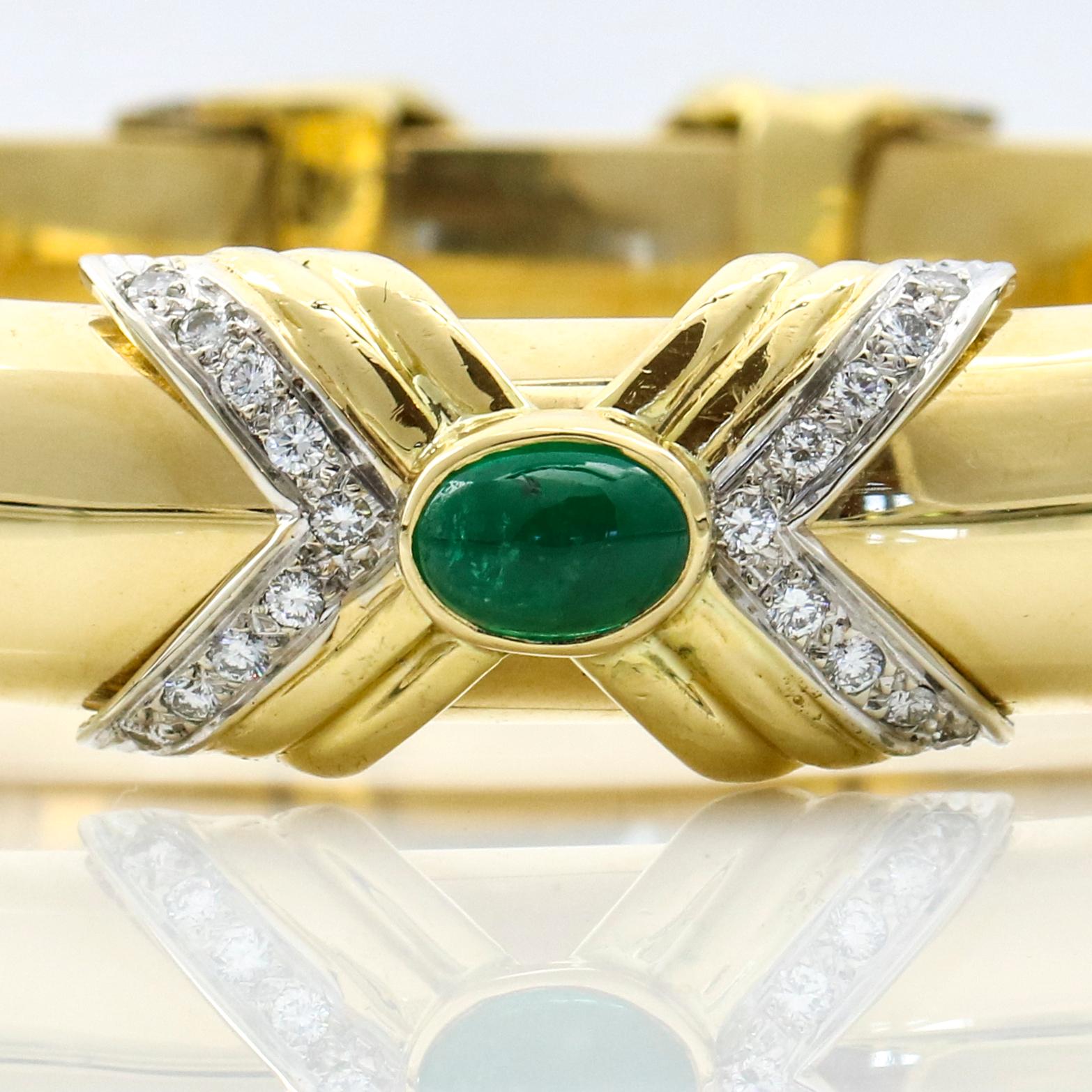 Retro Emis 18 Karat Yellow Gold Emerald Diamond Bangle Bracelet For Sale