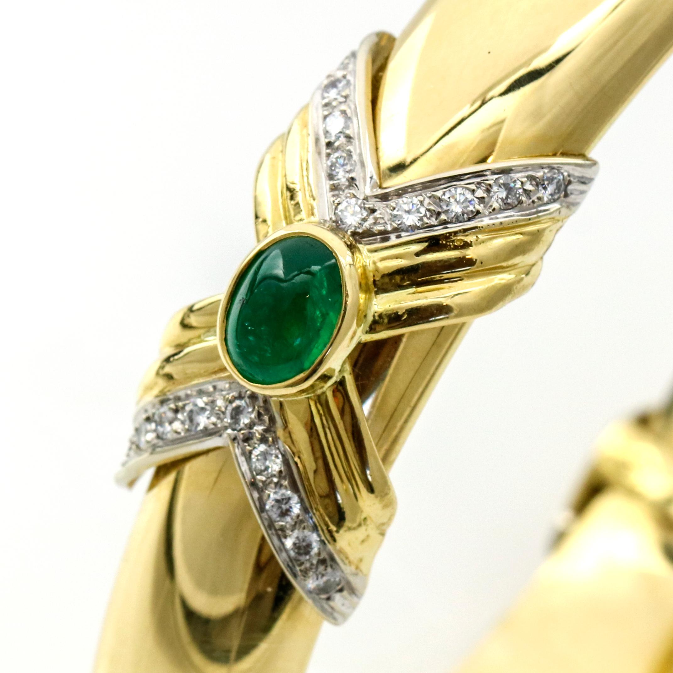 Round Cut Emis 18 Karat Yellow Gold Emerald Diamond Bangle Bracelet For Sale
