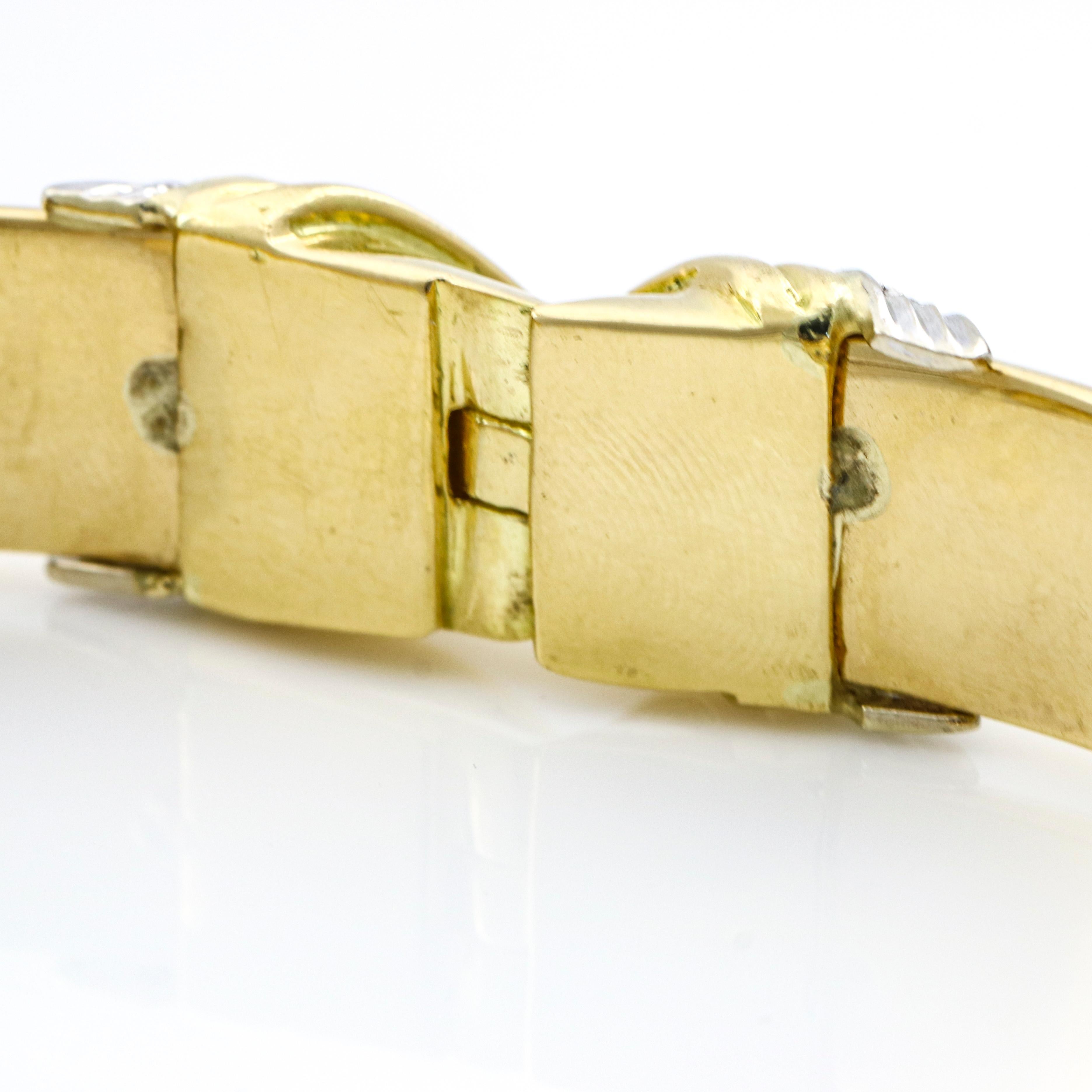 Emis 18 Karat Yellow Gold Emerald Diamond Bangle Bracelet In Good Condition For Sale In Fort Lauderdale, FL