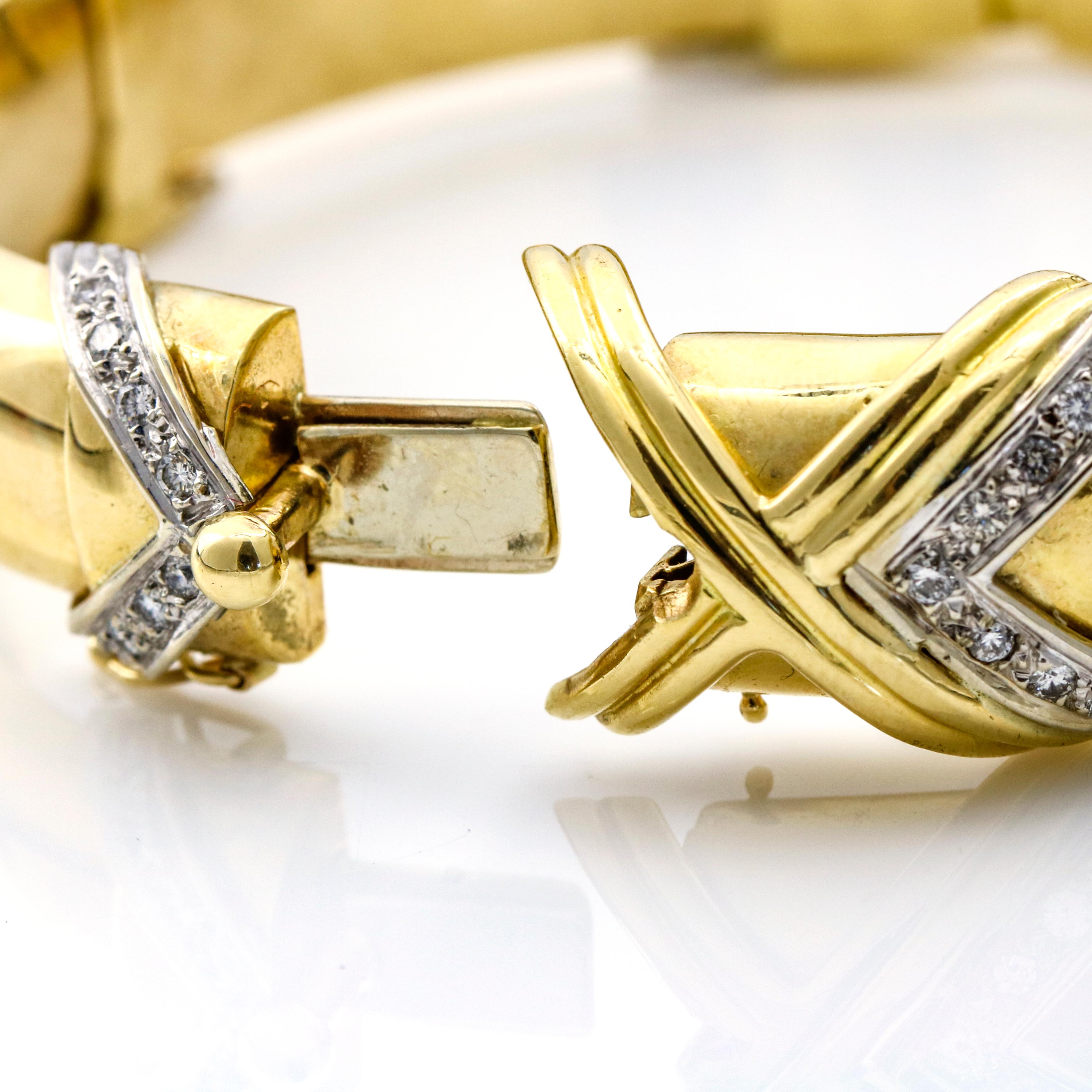 Women's Emis 18 Karat Yellow Gold Emerald Diamond Bangle Bracelet For Sale