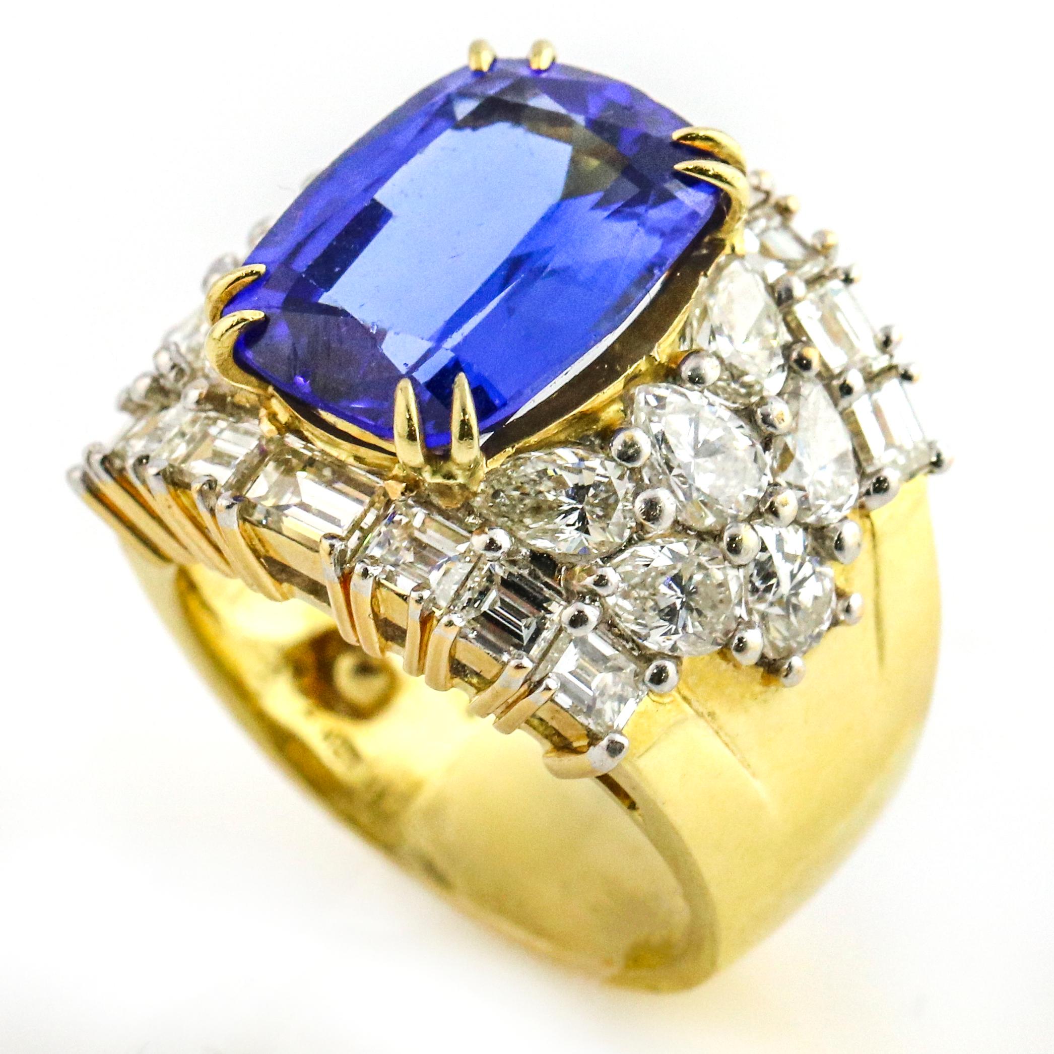 Emis Beros 11.71 Carat 18 Karat Yellow Gold Tanzanite Diamond Statement Ring For Sale 2
