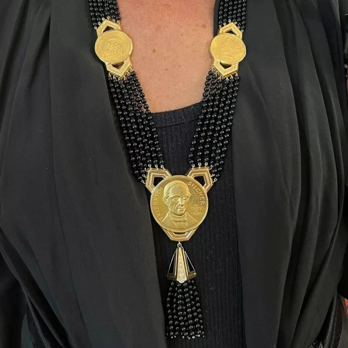 EMIS BEROS Gold, Black Onyx and Diamond Necklace In Excellent Condition For Sale In New York, NY