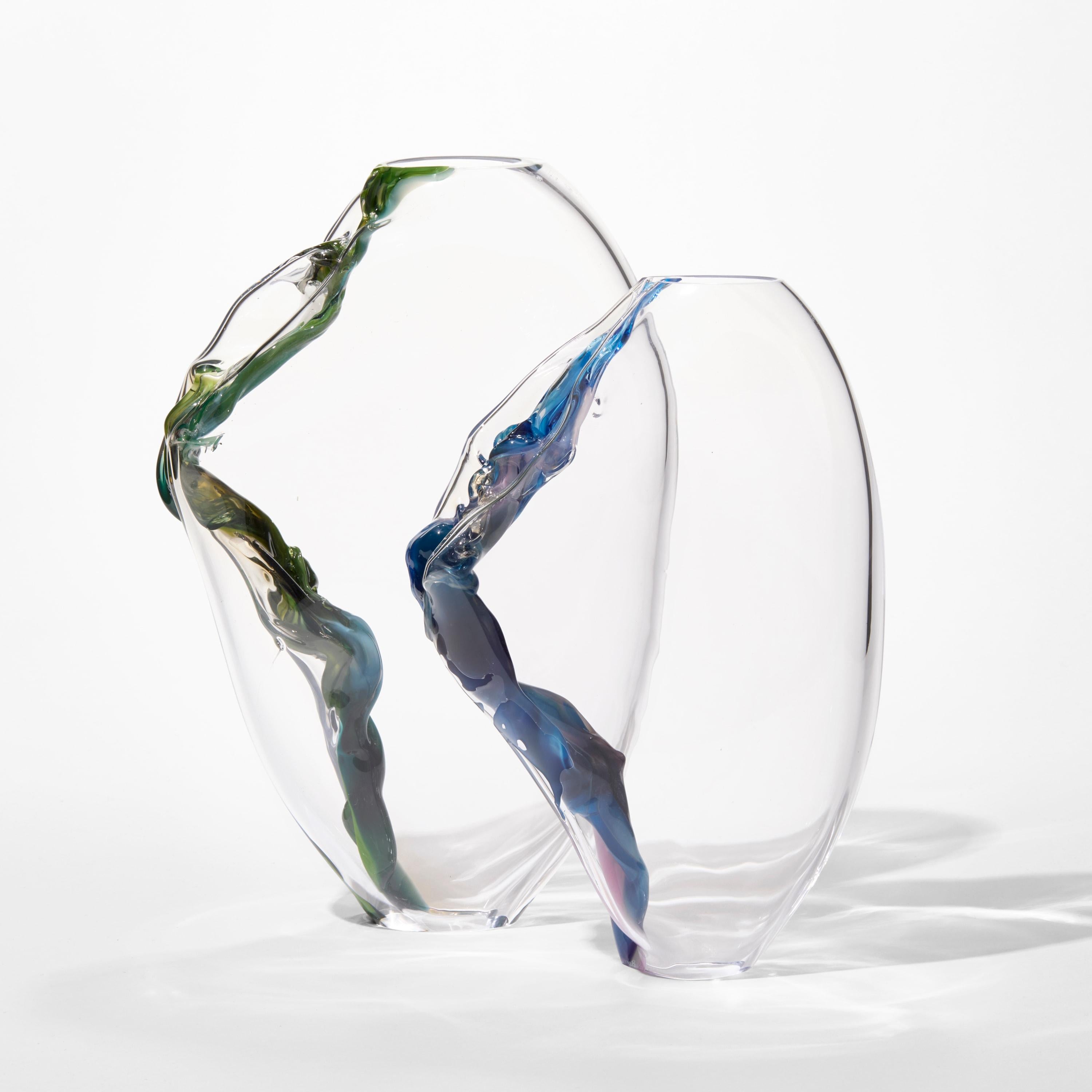 Emma Baker Titolo Distortion II, una scultura in vetro soffiato a mano verde, blu e trasparente In condizioni Nuovo in vendita a London, GB