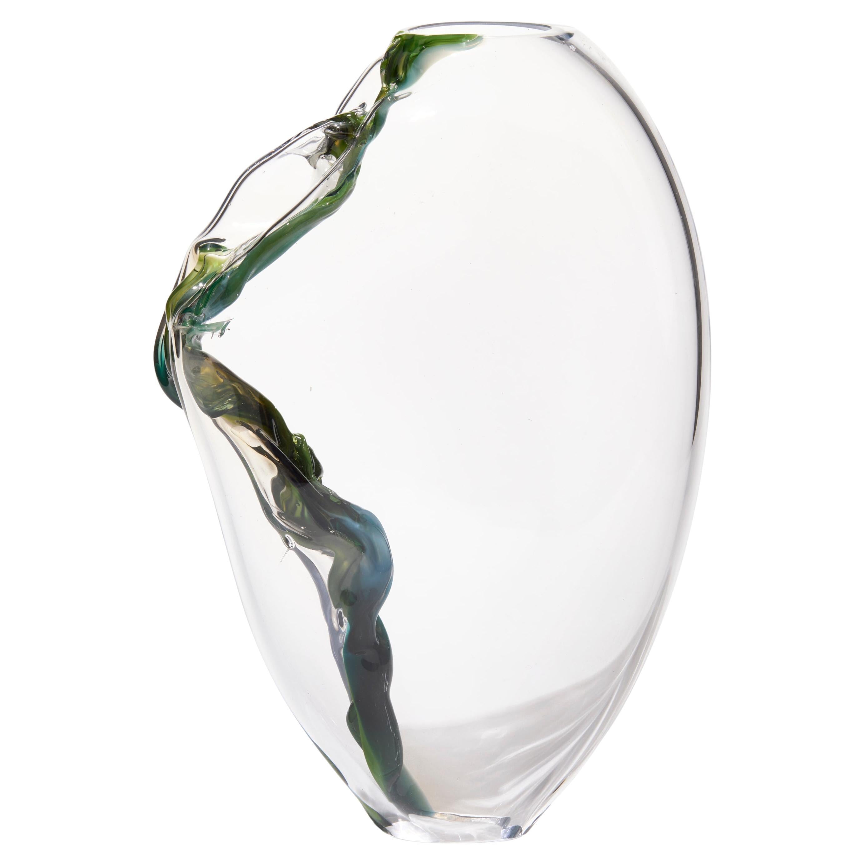 Emma Baker Titolo Distortion II, una scultura in vetro soffiato a mano verde, blu e trasparente in vendita