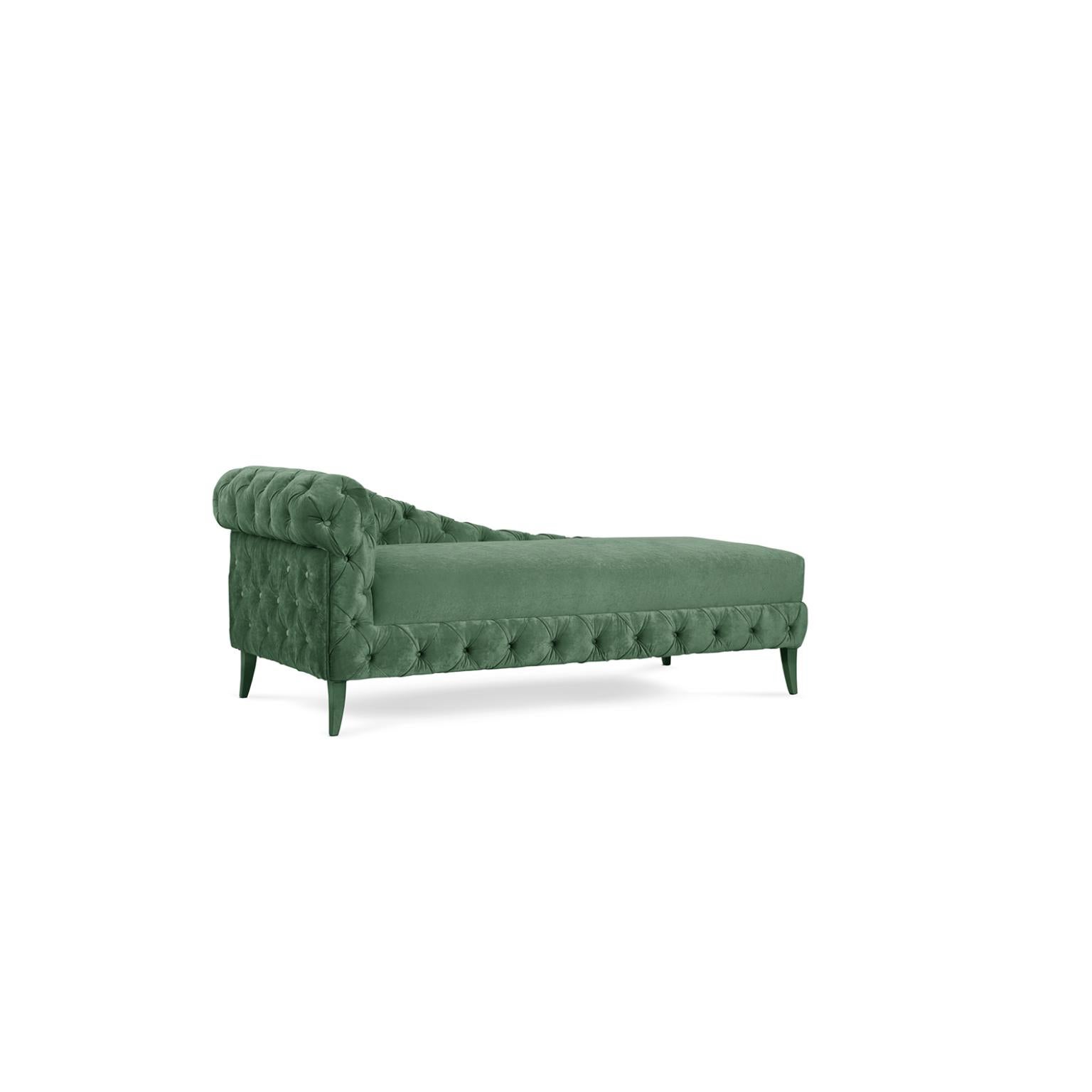 Emma Chaise Longue di Munna
Dimensioni: P 96 x L 196 x H 80 cm. SH: 52 cm.
Materiali: Legno massiccio, schiuma e imbottitura.
Finitura: Velluto Trevira, rif. Muschio, tappezzeria TRV10 e vernice lucida Moss.

Disponibile in tutti i tessuti Munna, ad
