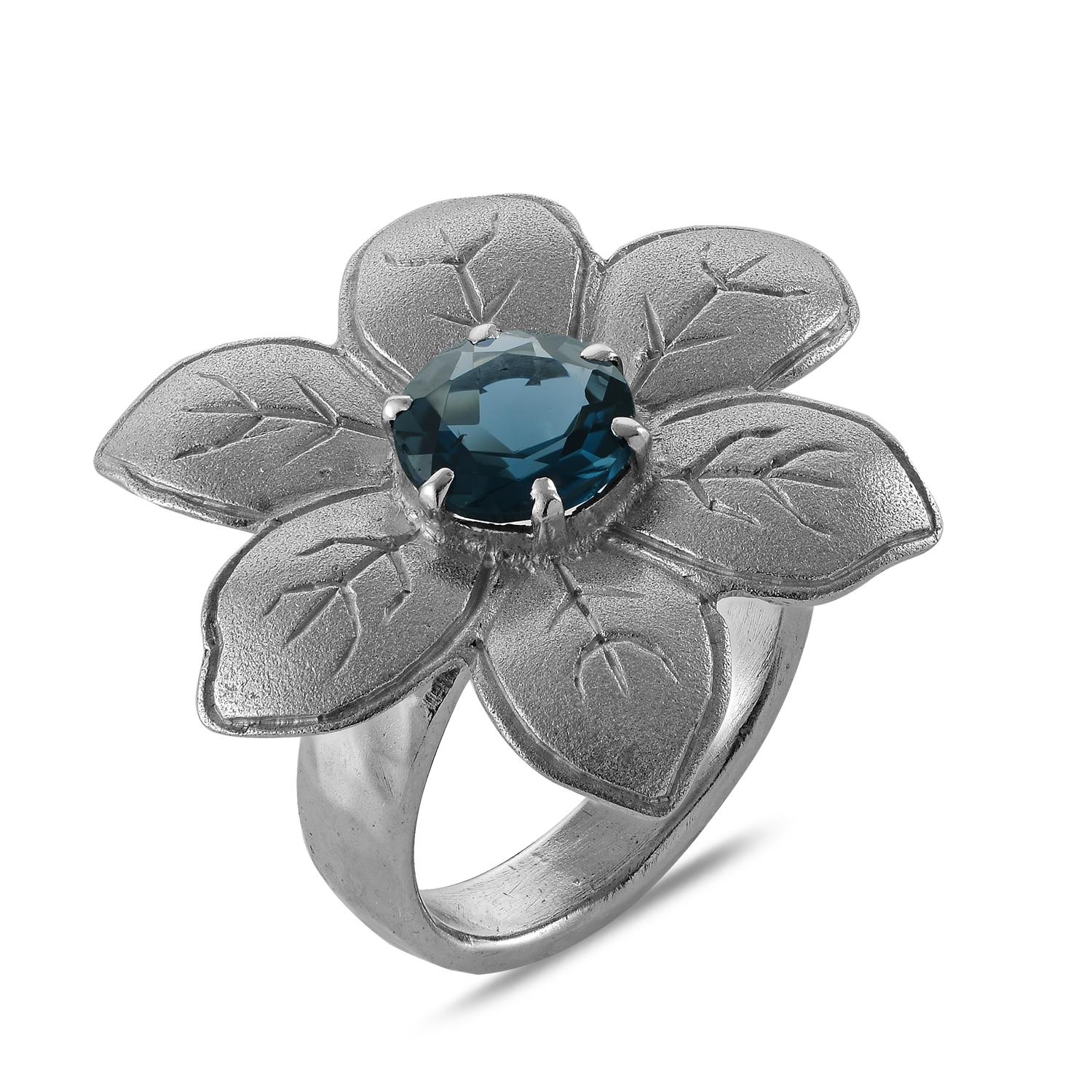 Contemporary  Blue Topaz Silver Flower Cocktail Ring For Sale