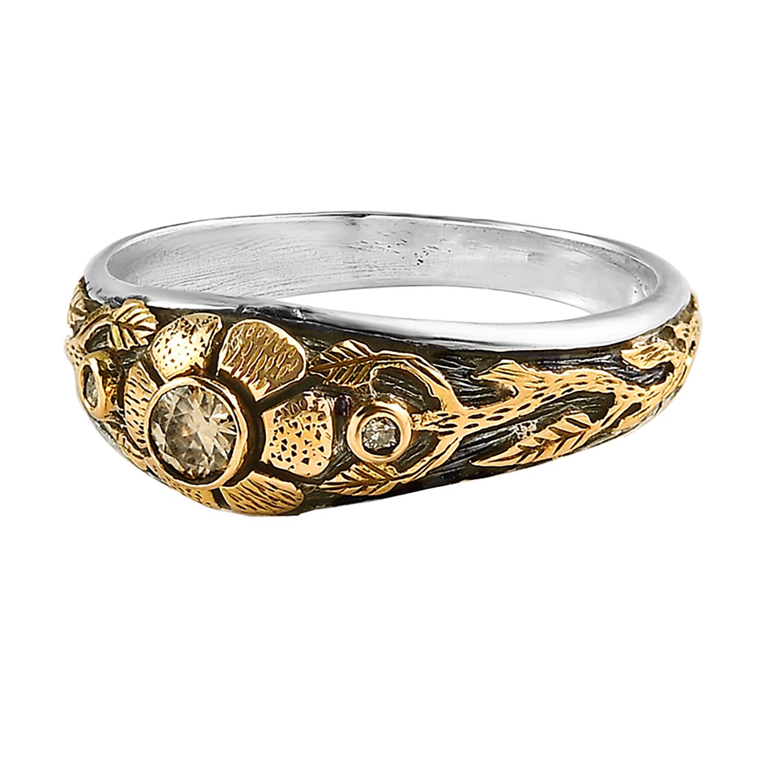 Artisan Bague de fiançailles en or jaune 18k avec fleurs et diamants Emma Chapman en vente