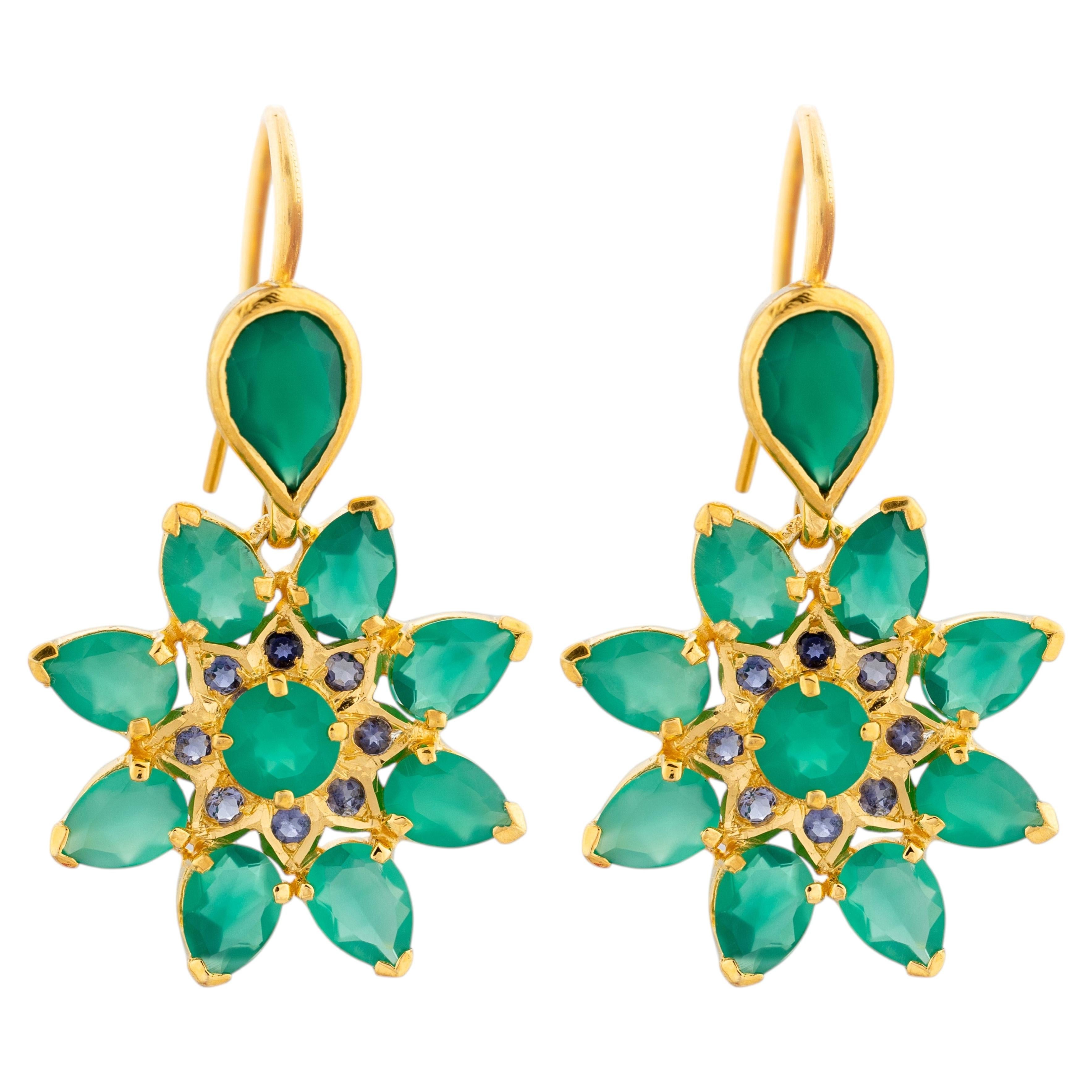 Boucles d'oreilles en Onyx vert et Iolite, édition limitée d'Emma Chapman, plaquées or en vente
