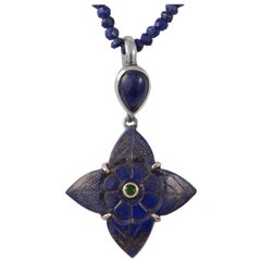 Emma Chapman Pendentif en argent avec lapis-lazuli, tsavorite et lapis-lazuli