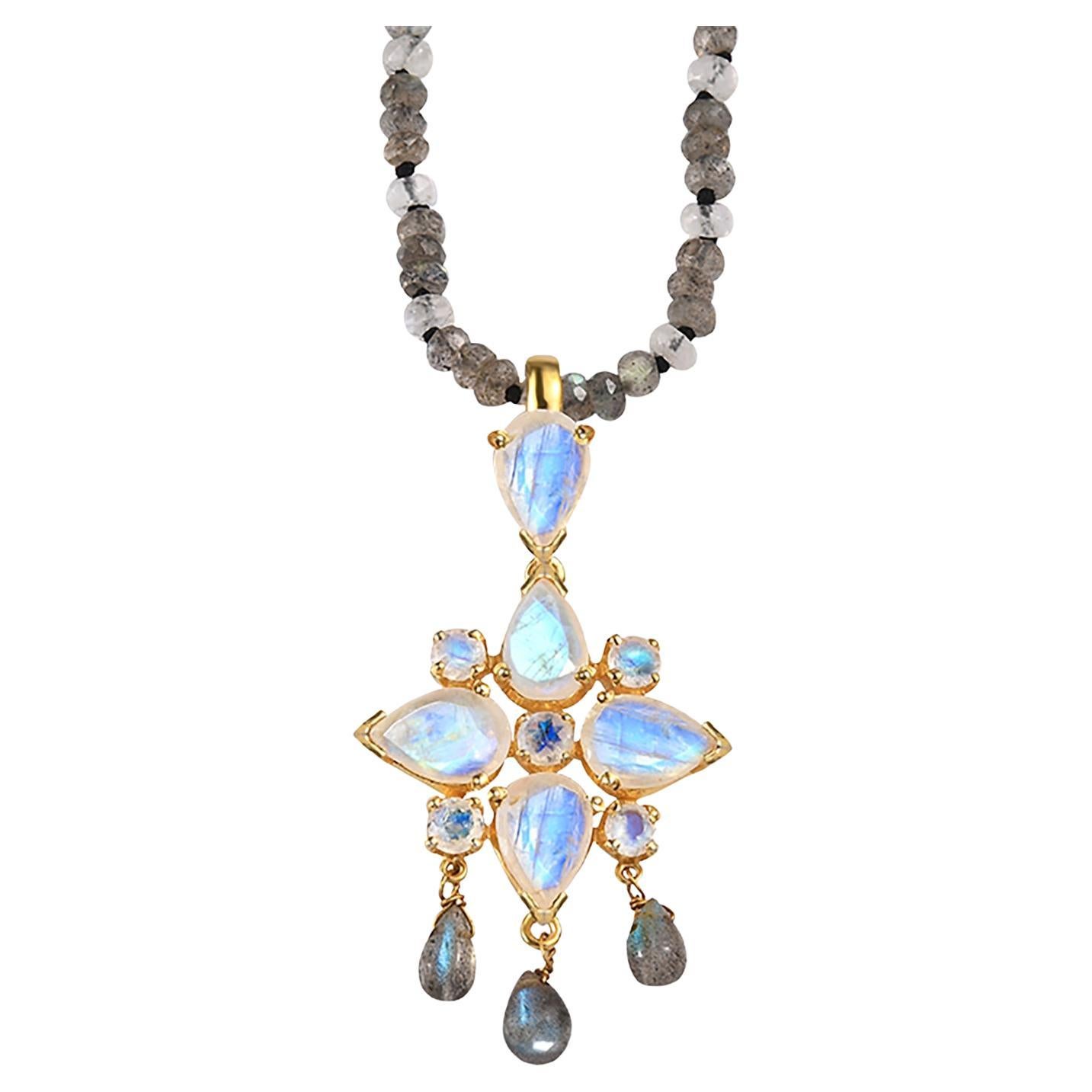 Ciondolo fatto a mano con pietra di luna e labradorite placcato in oro di Emma Chapman