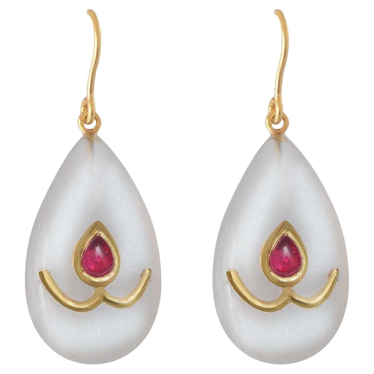  Boucles d'oreilles en goutte en or 18 carats avec pierre de lune et rubis