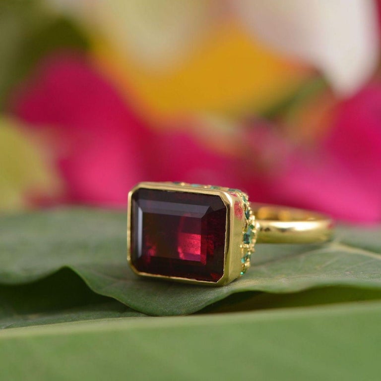 Contemporary  Rubellite Emerald 18 Karat Gold Cocktail Ring For Sale