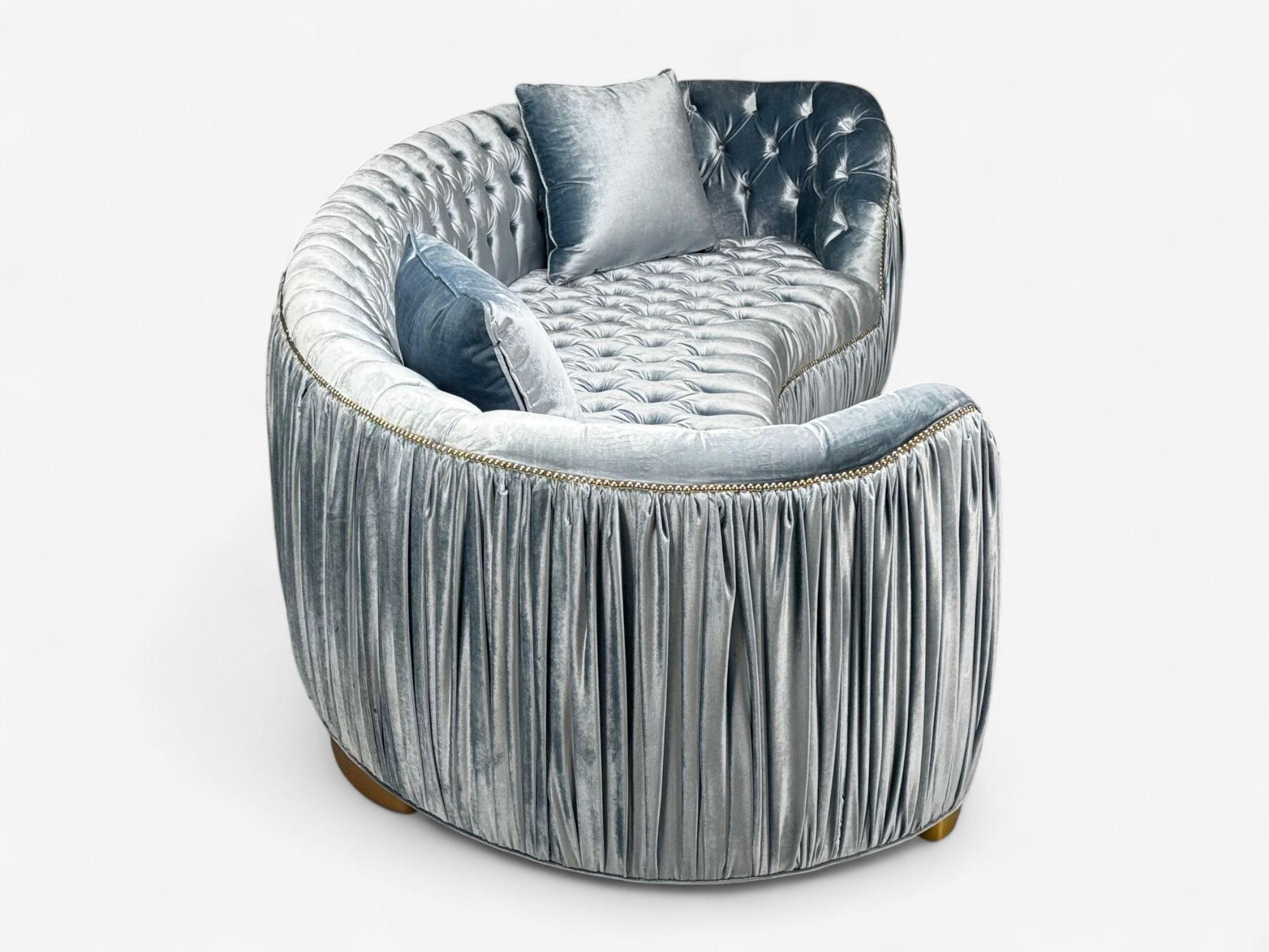 Sofá curvo Emma de Haute House para Neiman Marcus, Madera noble, Terciopelo en Bueno estado para la venta en Manhasset, NY