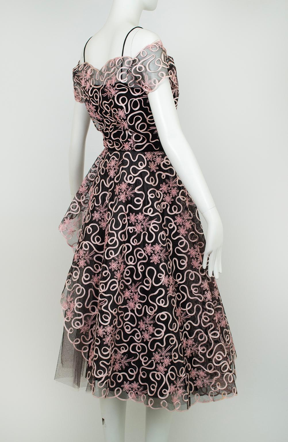 Emma Domb Asymmetrisches Schößchenkleid aus schwarzer und rosa Spitze - S, 1950s im Angebot 2