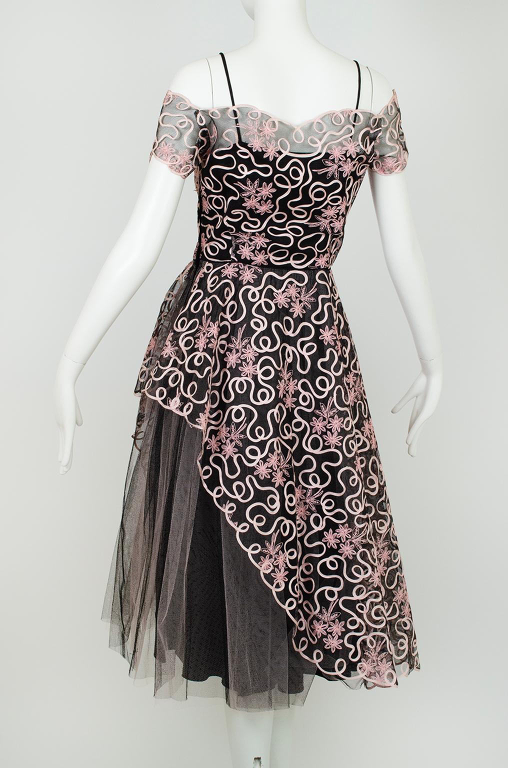 Emma Domb Asymmetrisches Schößchenkleid aus schwarzer und rosa Spitze - S, 1950s im Angebot 3