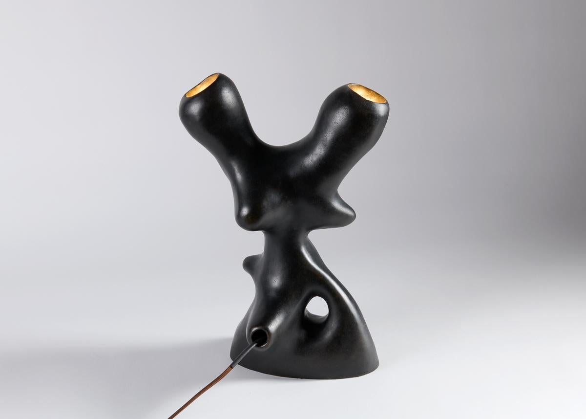 Emma Donnersberg & Abel Carcamo, Lampe de table en bronze et noir Penzai, France, 2022 Excellent état - En vente à New York, NY
