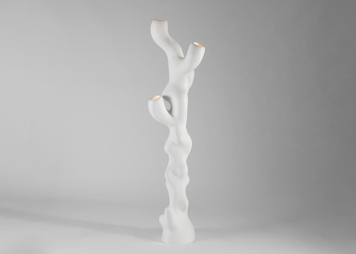 Emma Donnersberg aborde le design comme un peintre pourrait le faire avec une toile vierge, en utilisant l'organisation spatiale et un éventail de couleurs et de textures pour générer le plus haut niveau de luxe. Son esthétique a été
