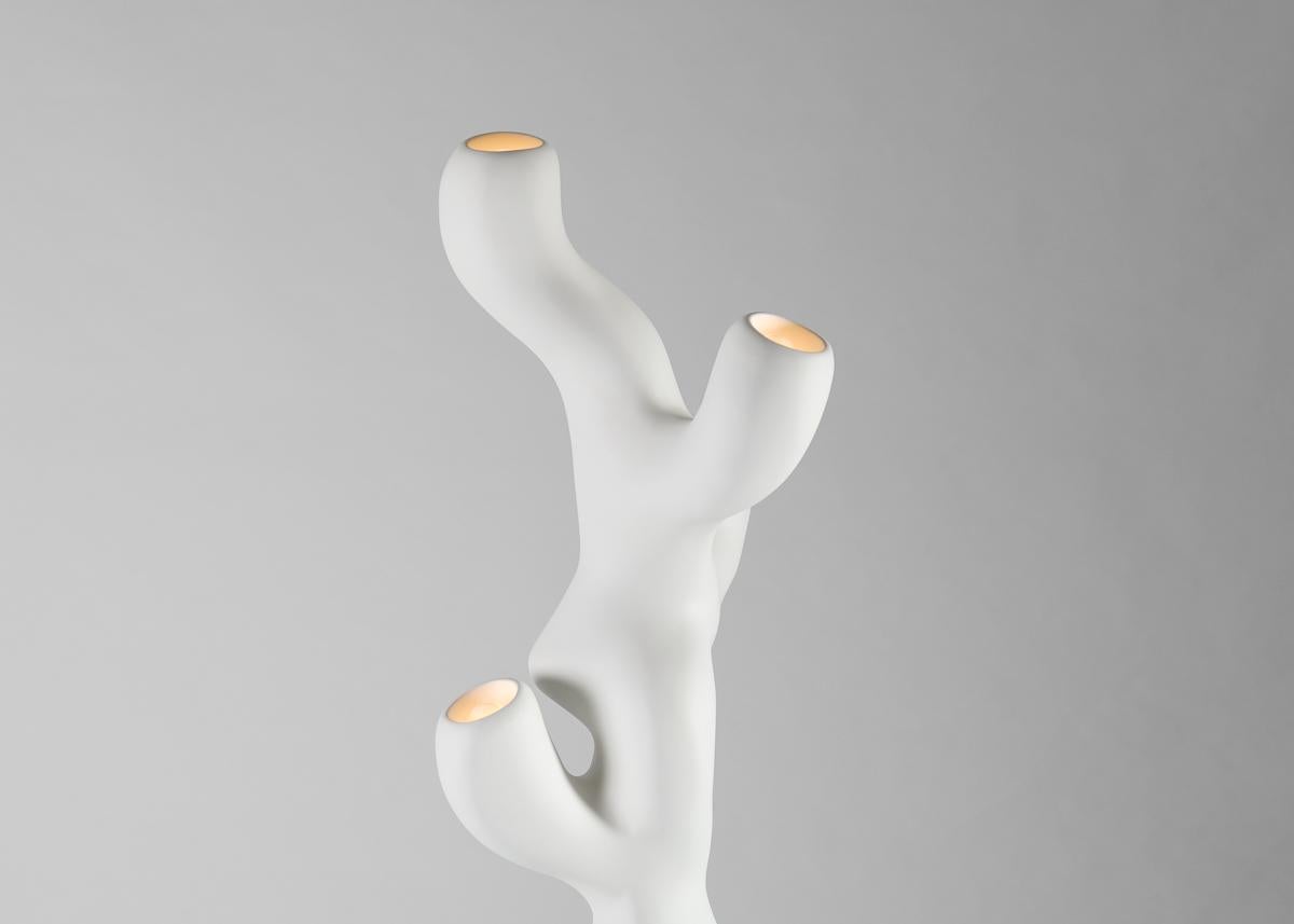 Lampadaire blanc Emma Donnersberg & Abel Carcamo, Penzai, France, 2022 Excellent état - En vente à New York, NY