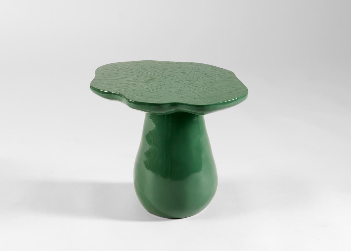 Vernissé Table d'appoint champignon en céramique émaillée Emma Donnersberg, France, 2022 en vente