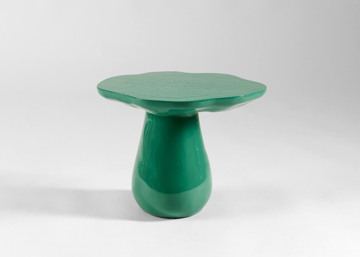Table d'appoint champignon en céramique émaillée Emma Donnersberg, France, 2022 Excellent état - En vente à New York, NY