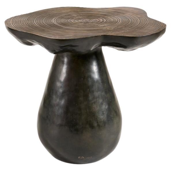 Emma Donnersberg, großer Bronze-Beistelltisch mit Spiralaufsatz aus Pilz, Frankreich, 2022
