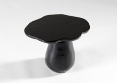 Emma Donnersberg, Organika Schwarz, glasierter Pilz-Beistelltisch, Frankreich, 2022