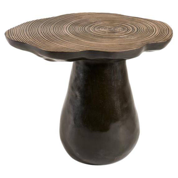 Emma Donnersberg, kleiner Bronze-Beistelltisch mit Spiralaufsatz aus Pilz, Frankreich, 2022