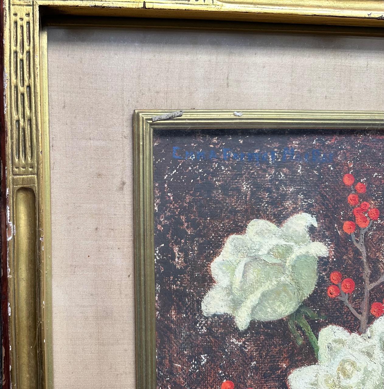 Rosas blancas y bayas rojas, Firmado Artista femenina estadounidense del siglo XX - Painting moderno estadounidense de Emma Fordyce MacRae