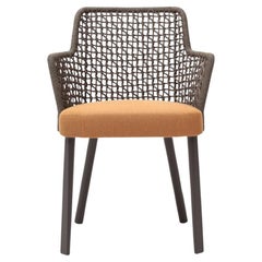 Silla de jardín Emma con reposabrazos diseñada por Monica Armani