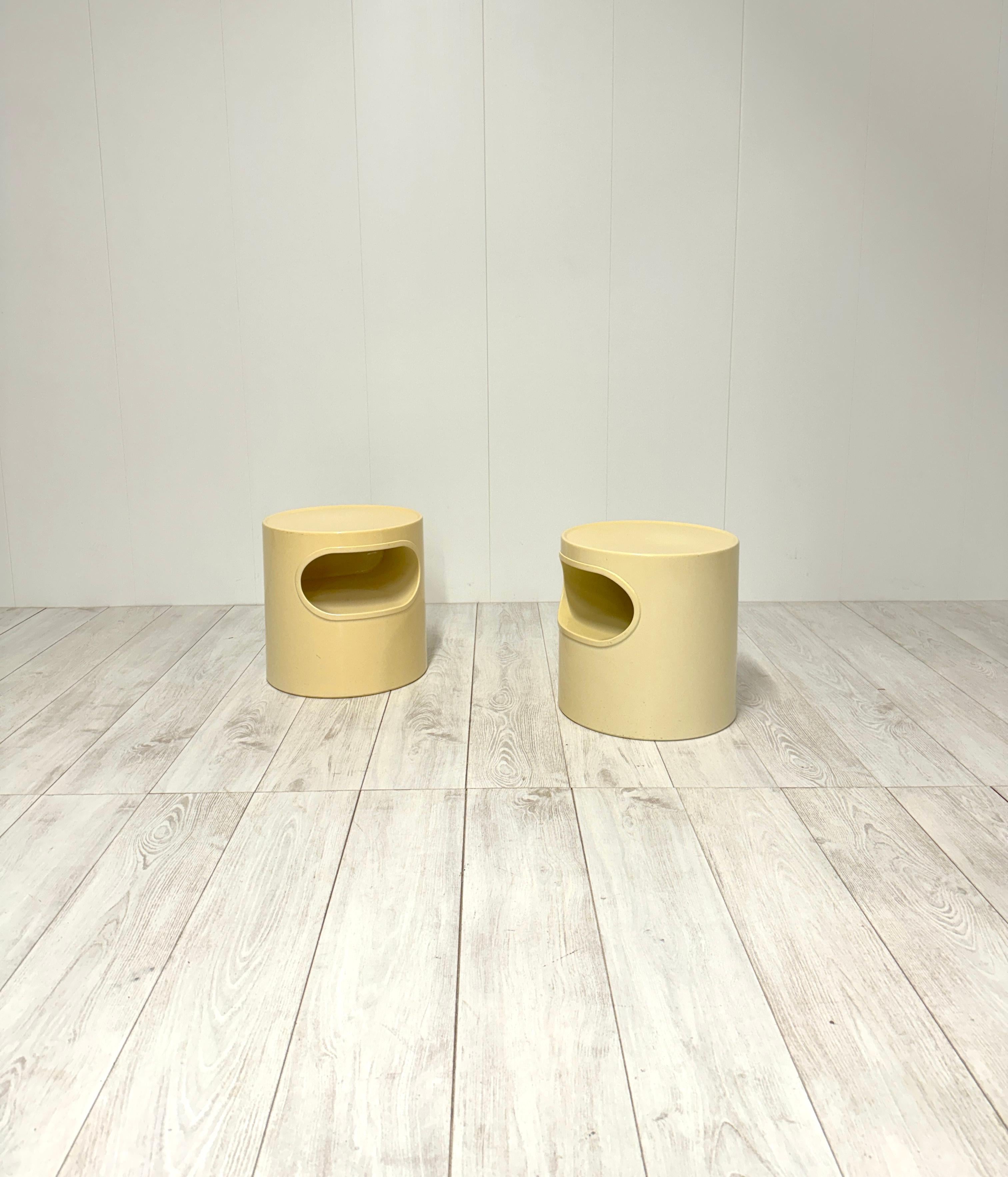 Coppia di comodini in ABS ideati da Emma Gismondi Schweinberger, prodotti da Artemide '70.
Piccoli segni di utilizzo, non presentano rotture