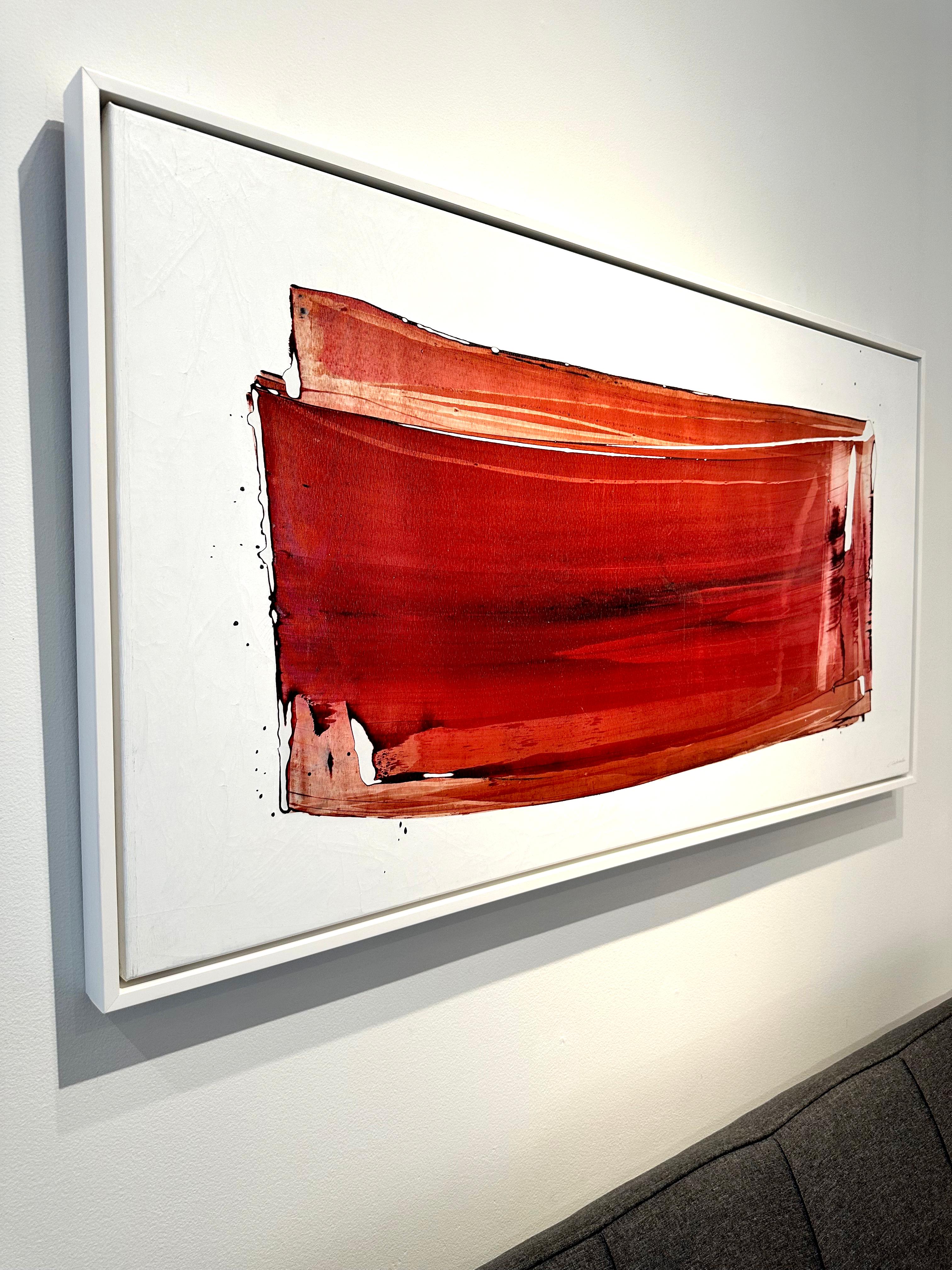 Red Flow II- Pittura astratta contemporanea su tela, forma moderna rossa che scorre - Art Astratto di Emma Godebska