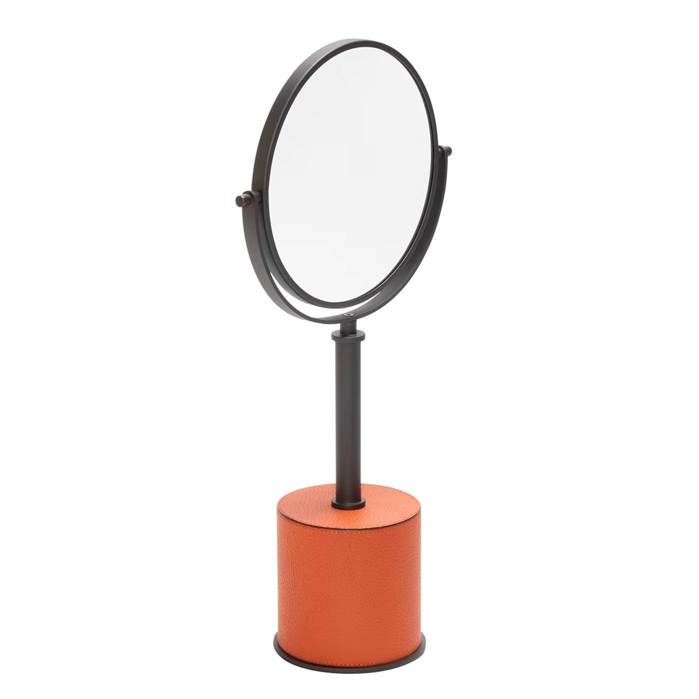 Mirror emma leather stand with structure in bronze finish
and with base covered with genuine italian leather in orange
color. Also available with other leather colors, on request.