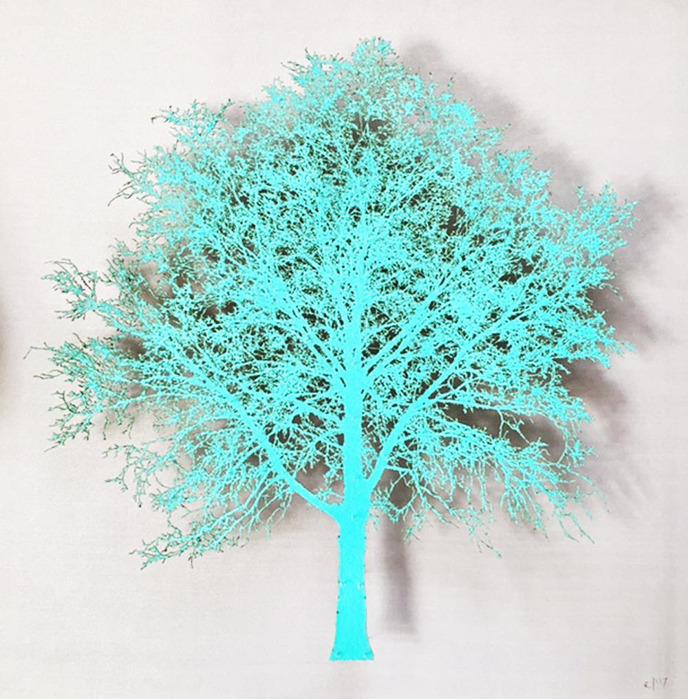 Chêne chaud I  délicate image d'arbre découpée au laser encadrée et vitrée, œuvre d'art contemporaine - Mixed Media Art de Emma Levine