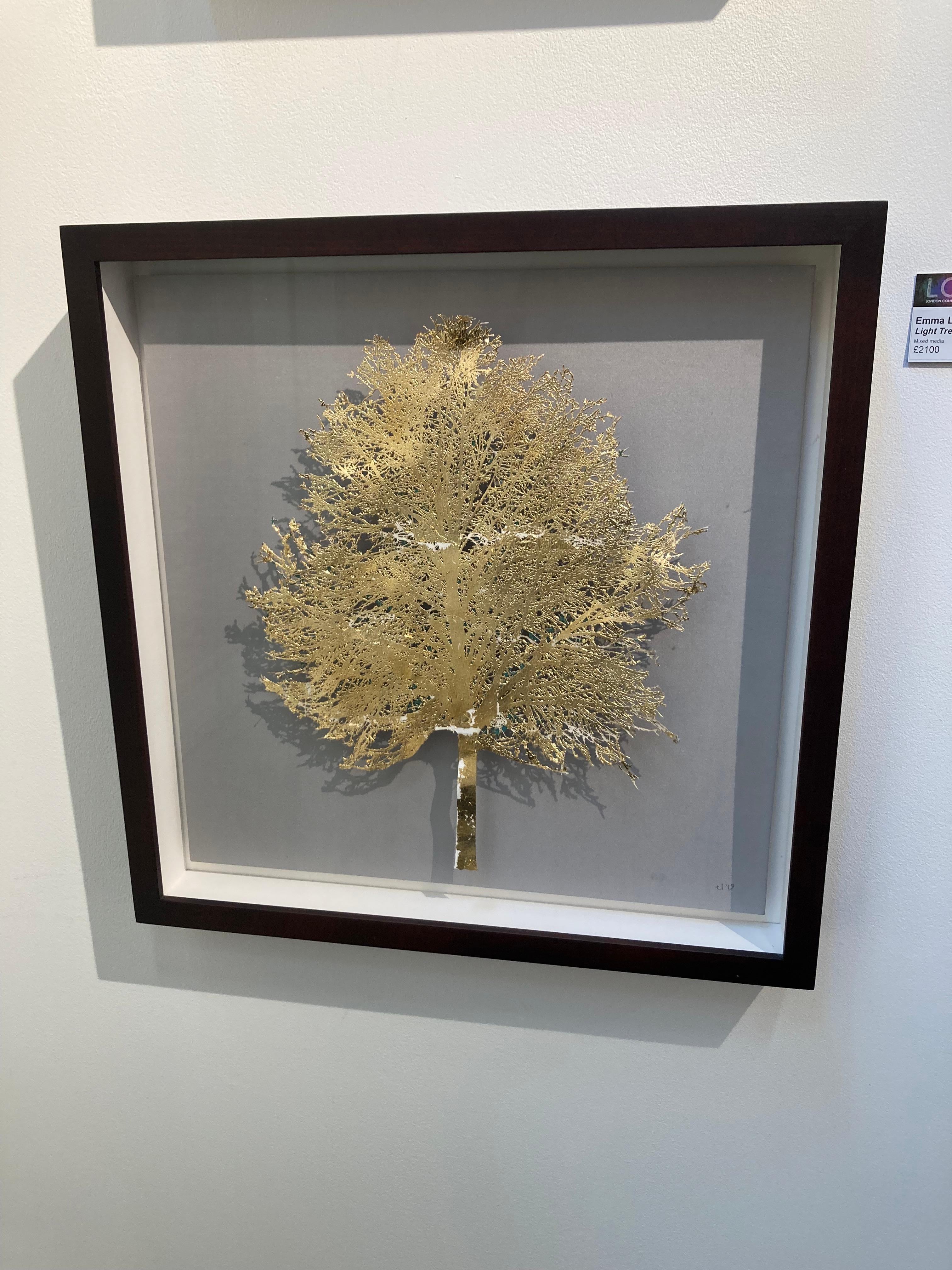 Light Tree – zeitgenössisches, gerahmtes, glasiertes Kunstwerk mit Laserschnitt und Mischtechnik (Zeitgenössisch), Mixed Media Art, von Emma Levine