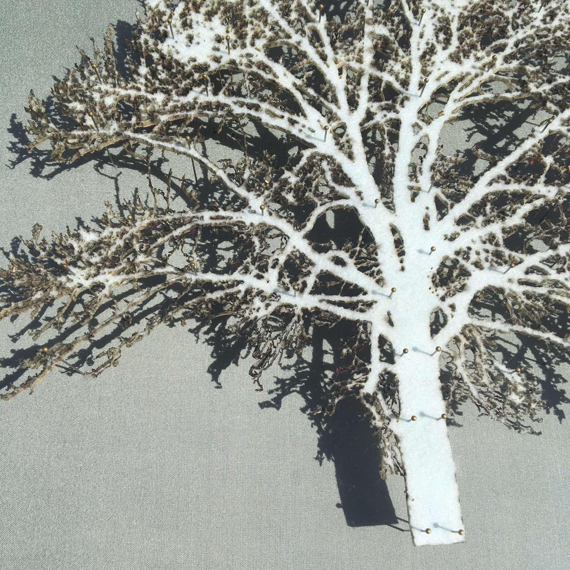 Chêne blanc, art contemporain d'arbre en 3D, découpe de papier originale, œuvre d'art minimaliste en vente 1