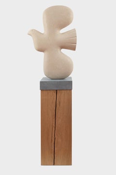 Breezy Bird - Scultura di uccello contemporanea di grandi dimensioni in pietra Portland Whitbed