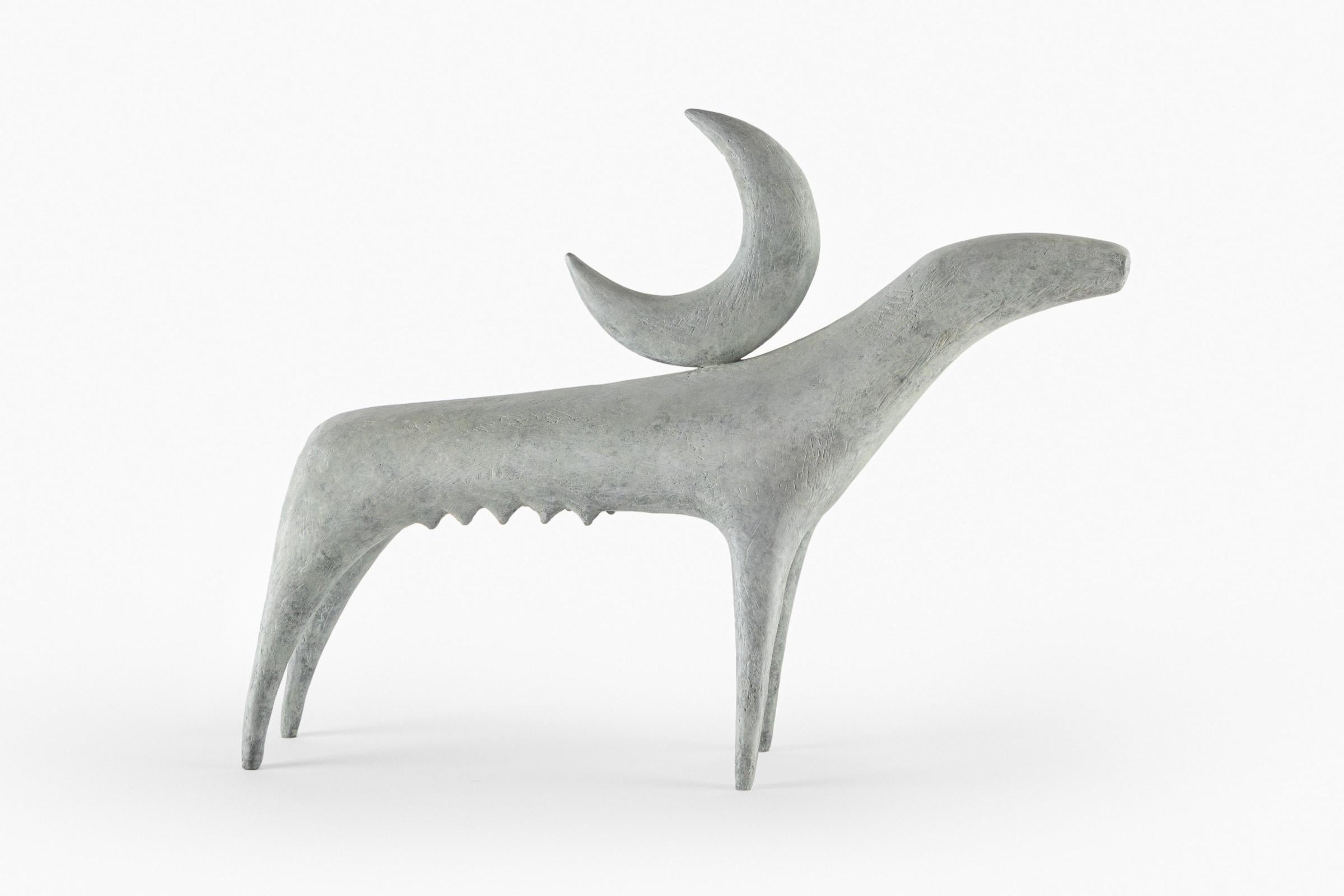 Dog Moon, Sculpture d'Emma Maiden, 2022