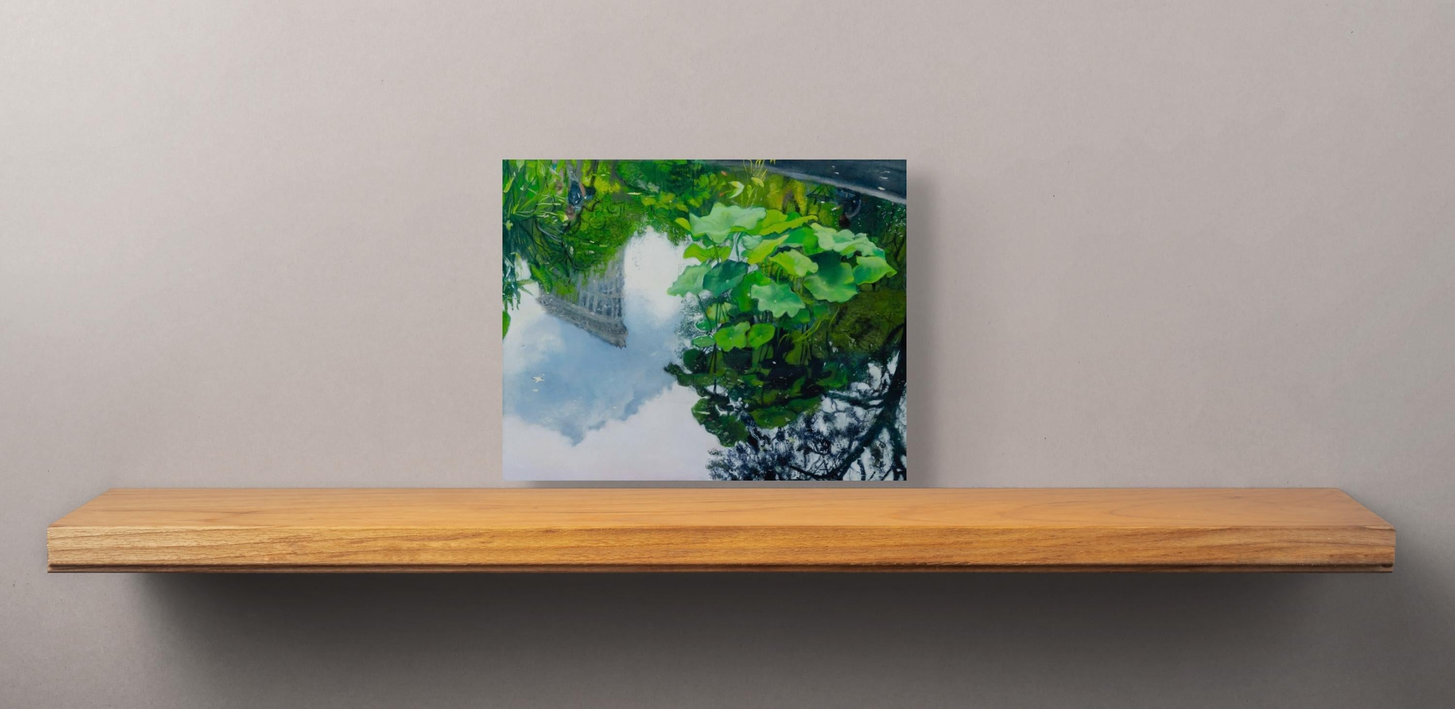 Madison Square Park, Flatiron Building, kleine Landschaft, die sich im Wasser spiegelt – Painting von Emma Tapley