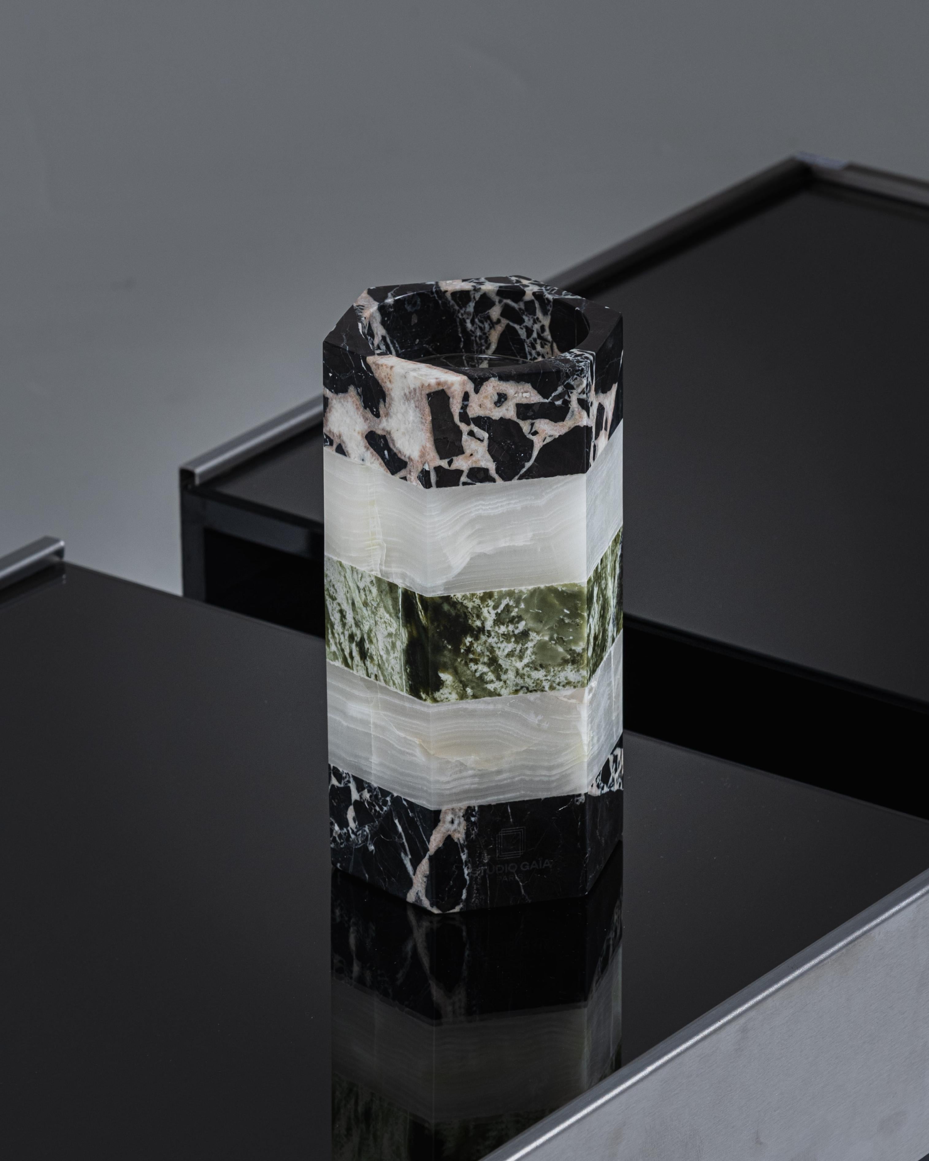 Emma vase in Grand Antique marble, white and green onyx, by Studio Gaïa.
The Emma cachepot is a miniature replica of the famous Gisou table, crafted using the same exceptional materials. It combines the graphic strength of Grand Antique marble, the