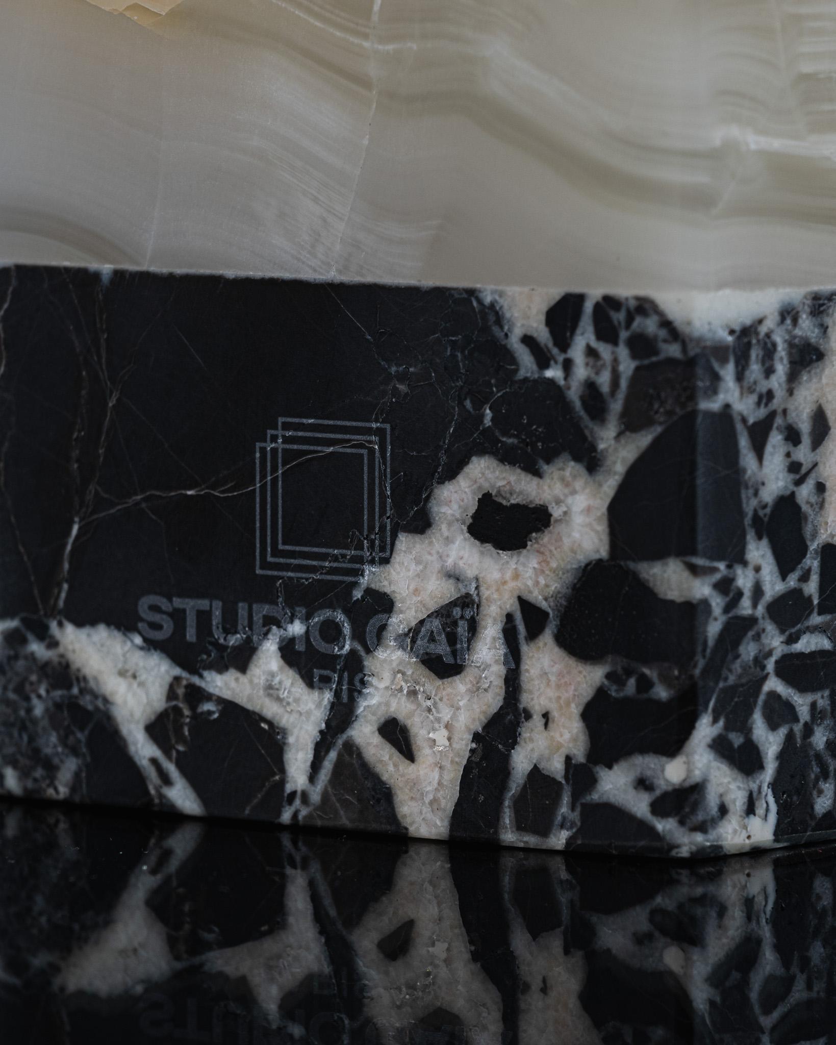 Emma vase in marble, white and orange onyx In New Condition For Sale In PARIS, FR