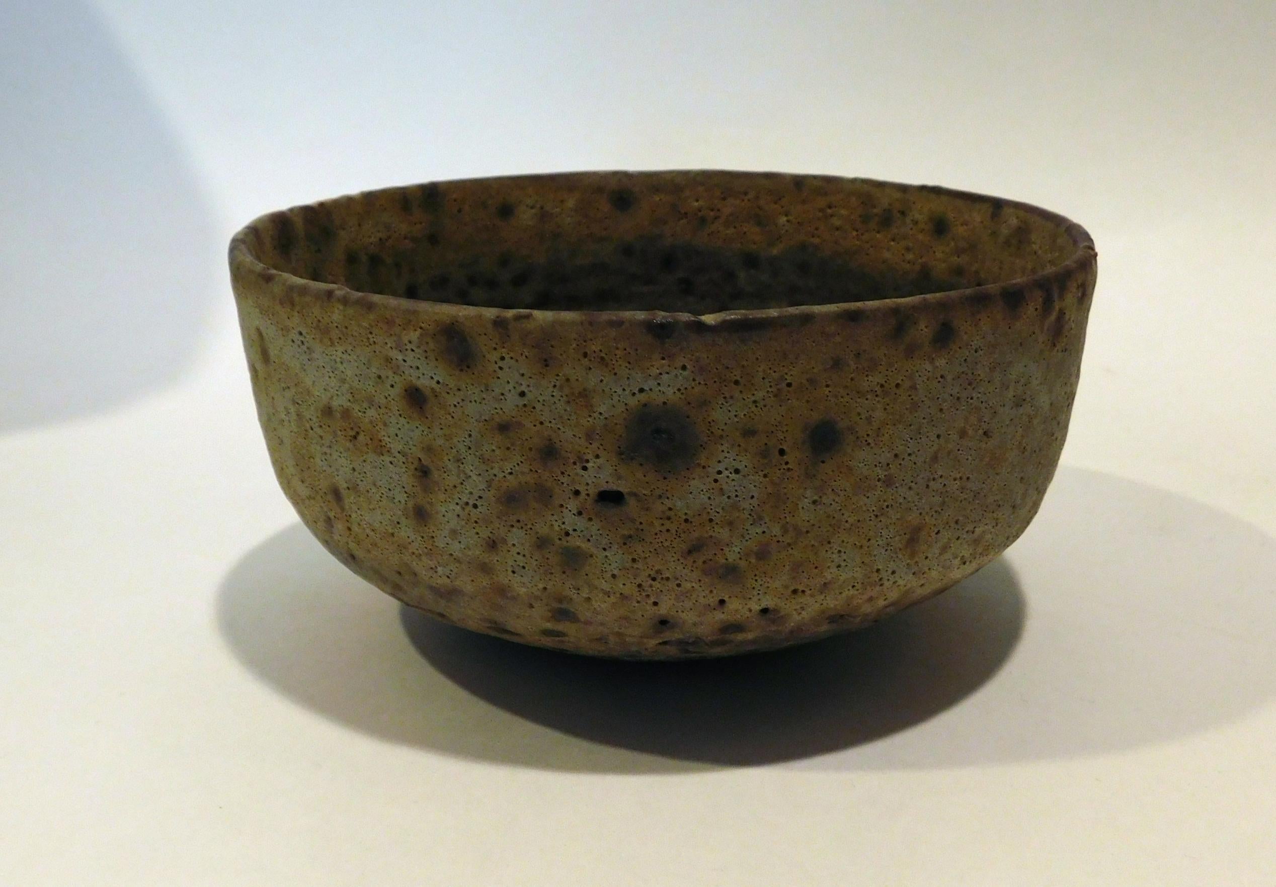 Emmanuel Cooper (1938 - 2012) British Ceramist Lava Glaze spotted studio bowl.
Excellent condition. No damage. The EC mark is seen on the bottom.
Measures: height: 3 1/2 inches. Diameter: 7 inches.

Emmanuel Cooper began his career in the 1960s