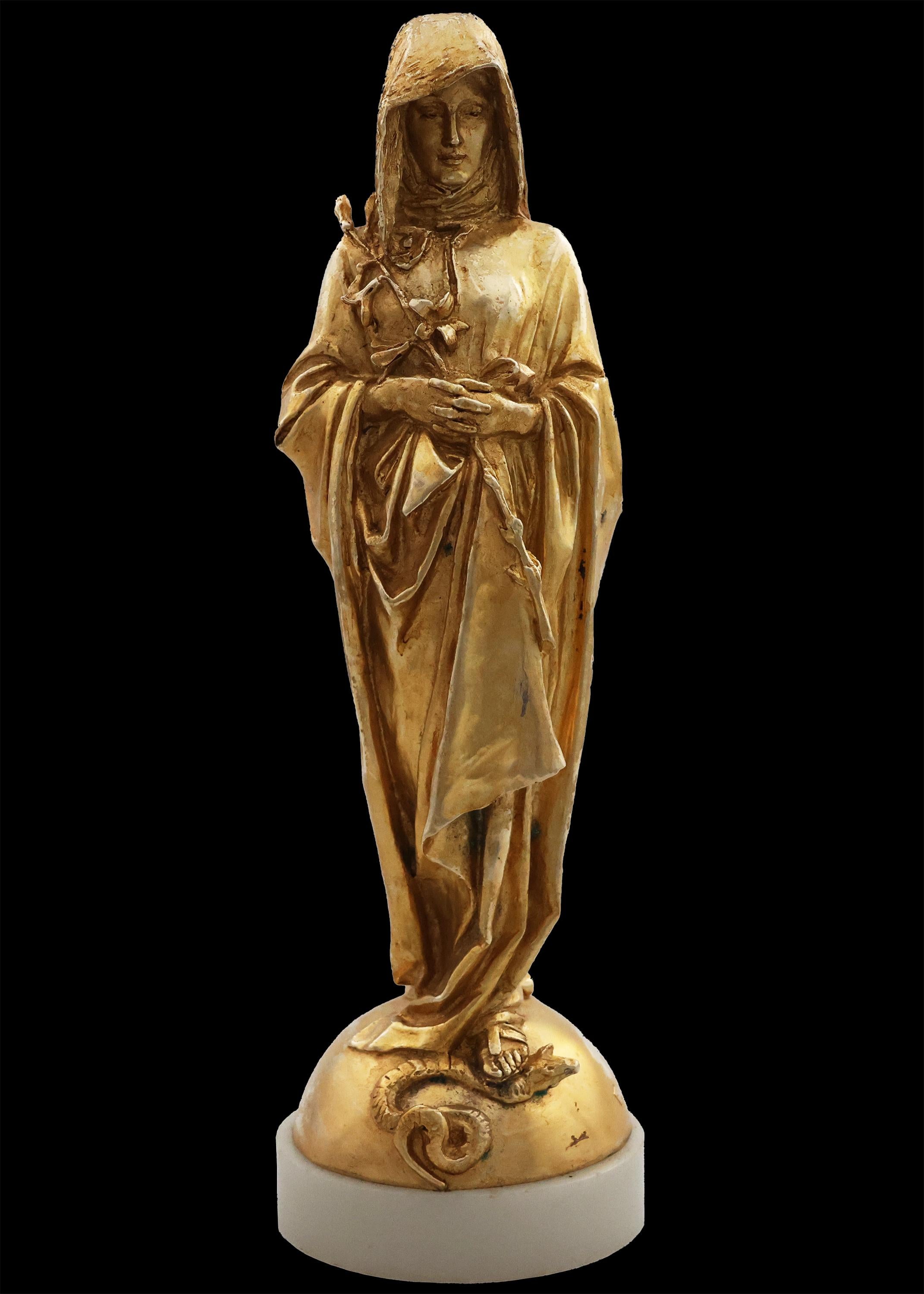 Descripción
Escultura de bronce dorado sobre una base circular de mármol blanco, firmada 