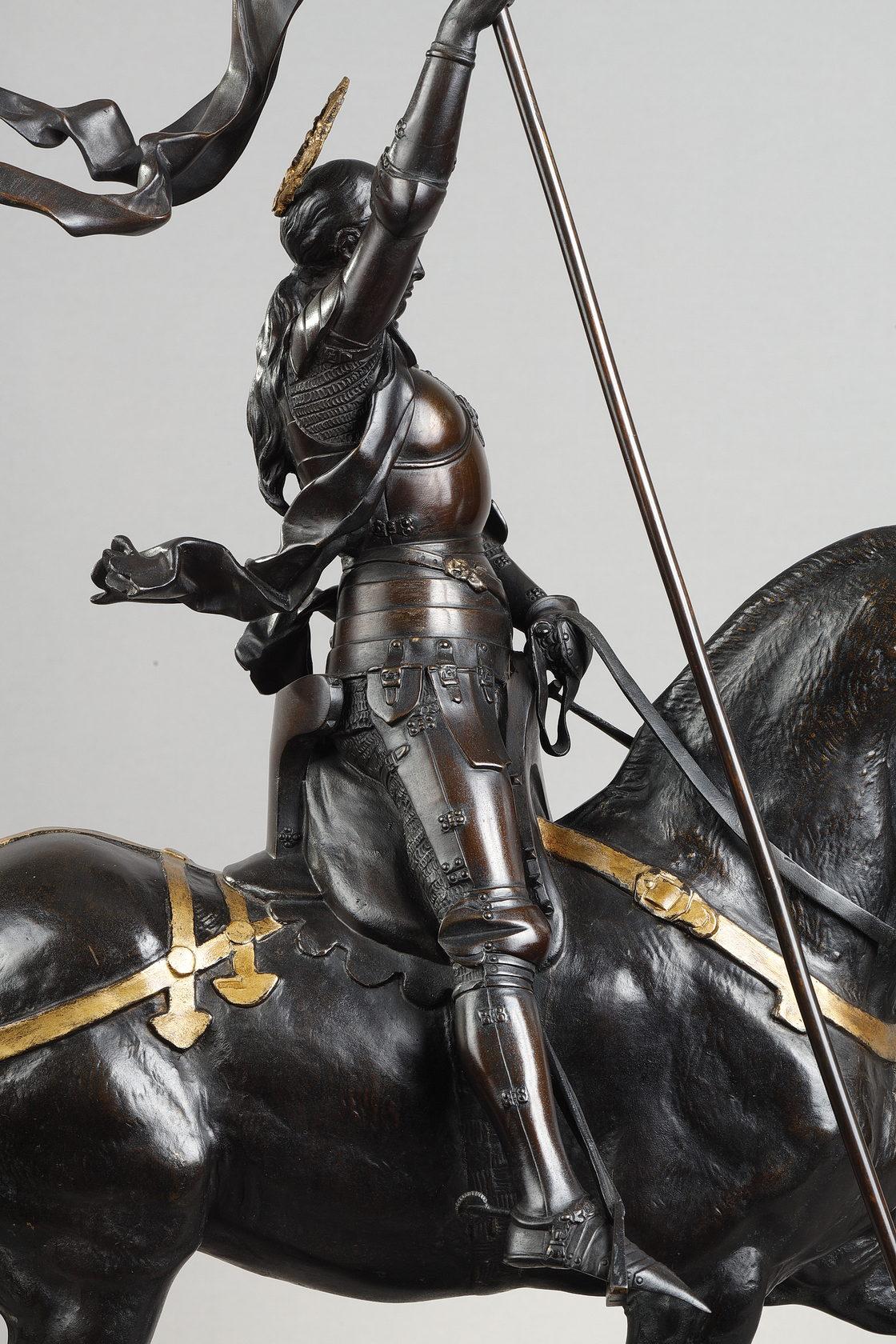 Giovanna d'Arco equestre
di Emmanuel Fremiet (1824-1910)
 
Un gruppo equestre in bronzo molto bello con una doppia patina marrone scuro e dorata
firmato 
