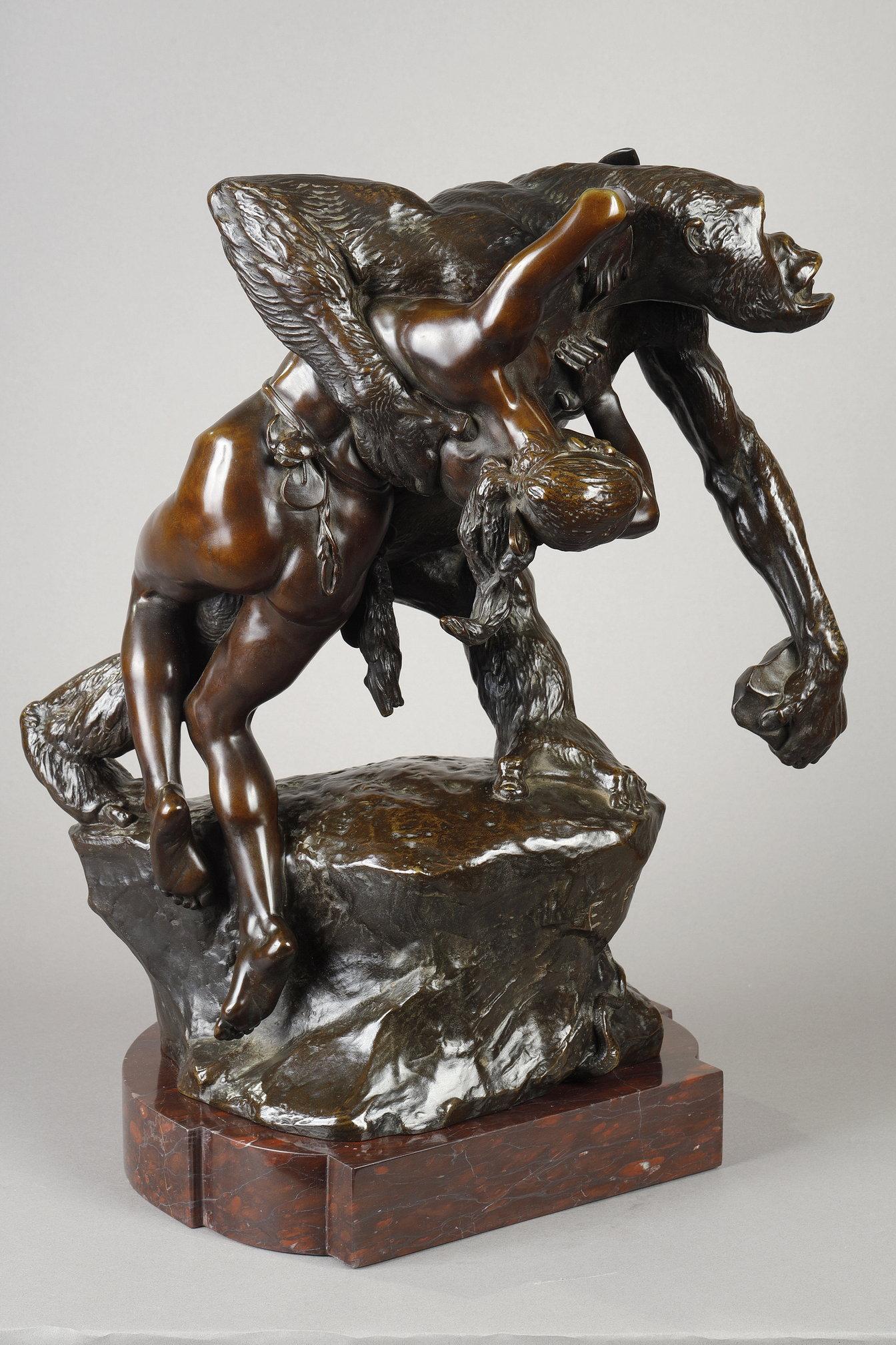 Gorilla enlève une femme - Sculpture de Emmanuel Fremiet
