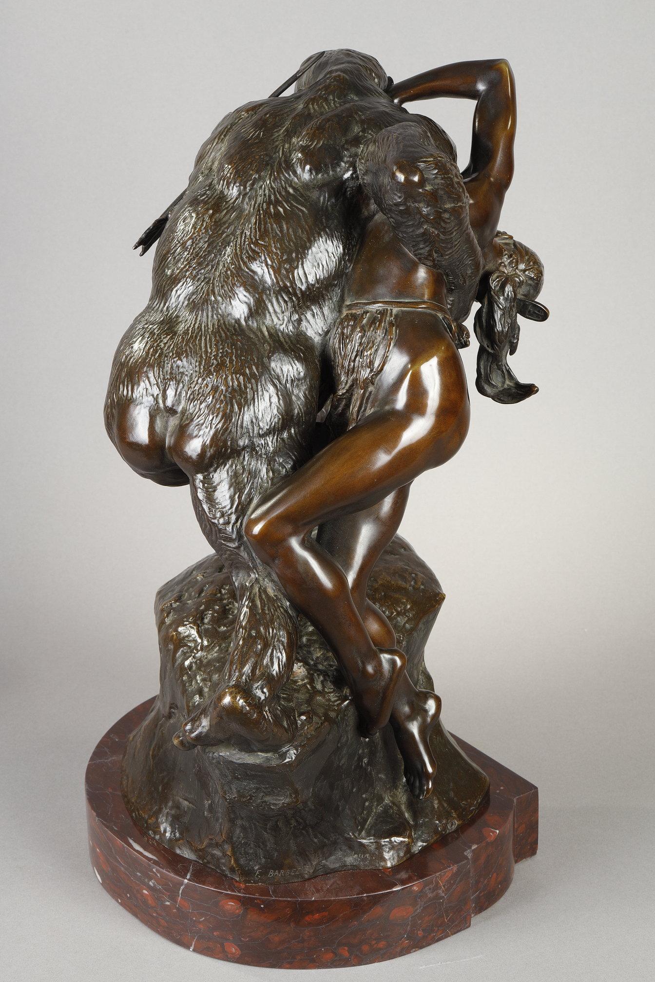 Emmanuel FREMIET (1824-1910)
Gorilla enlève une femme
 
Rare groupe en bronze à patine brun foncé verdâtre
signé 