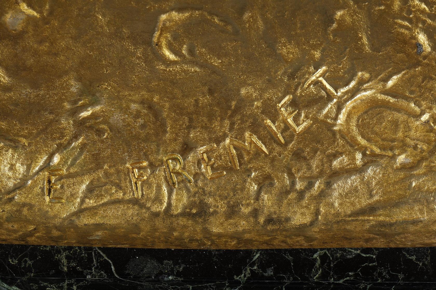 Luis Ecuestre de Orleans
por Emmanuel FREMIET (1824-1910)
 
Grupo ecuestre de bronce muy fino con pátina dorada
firmada 