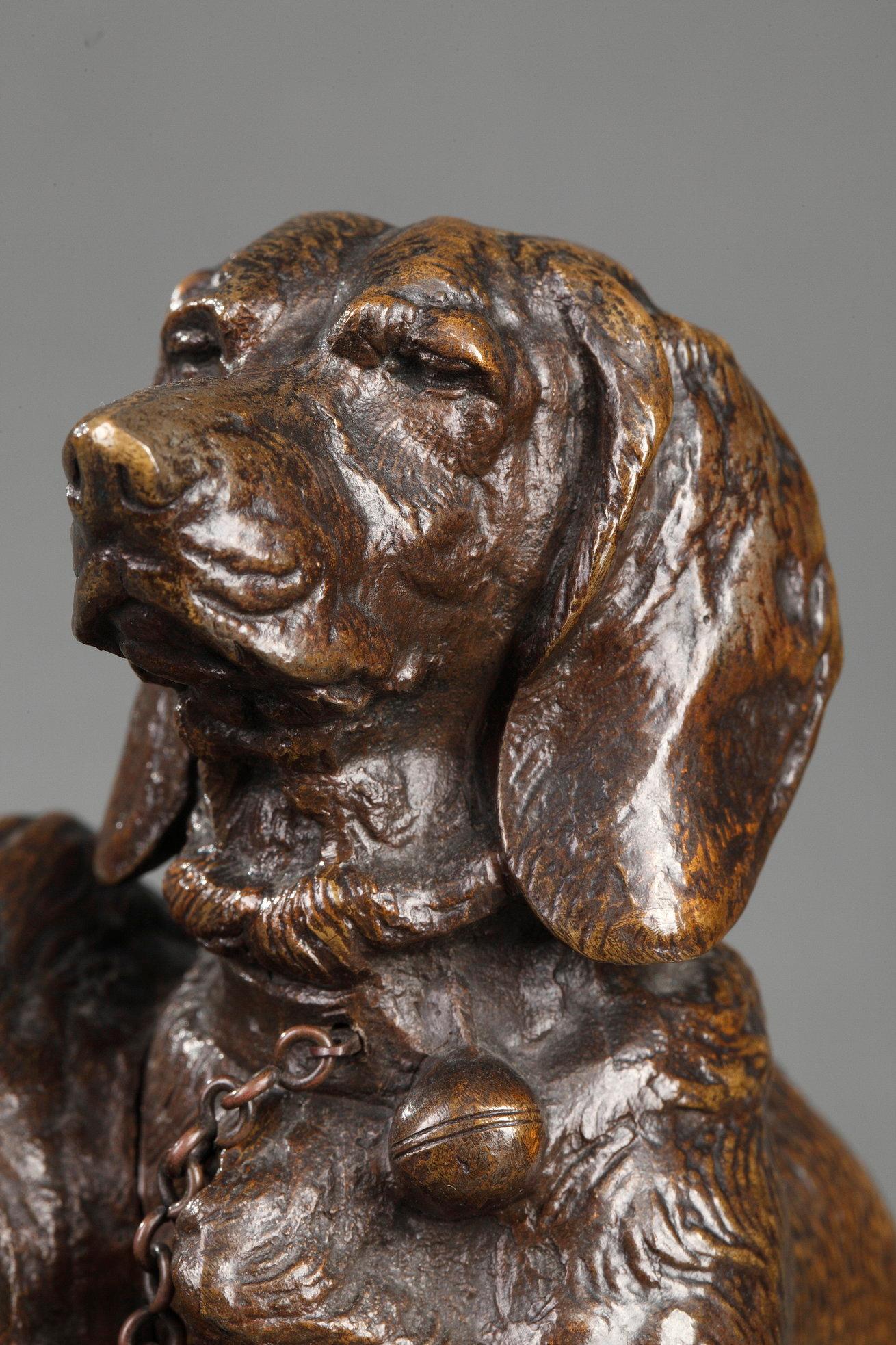 Bronze avec patine brun foncé nuancée
Ancienne édition de la fonte
version avec laisse au cou des chiens

France
vers 1890
hauteur 14,5 cm
diam. 17 cm

Un modèle similaire est reproduit dans 