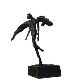 Flight of Fancy  Emmanuel Okoro Sculpture en résine de bronze représentant un homme avec des ailes/un ange