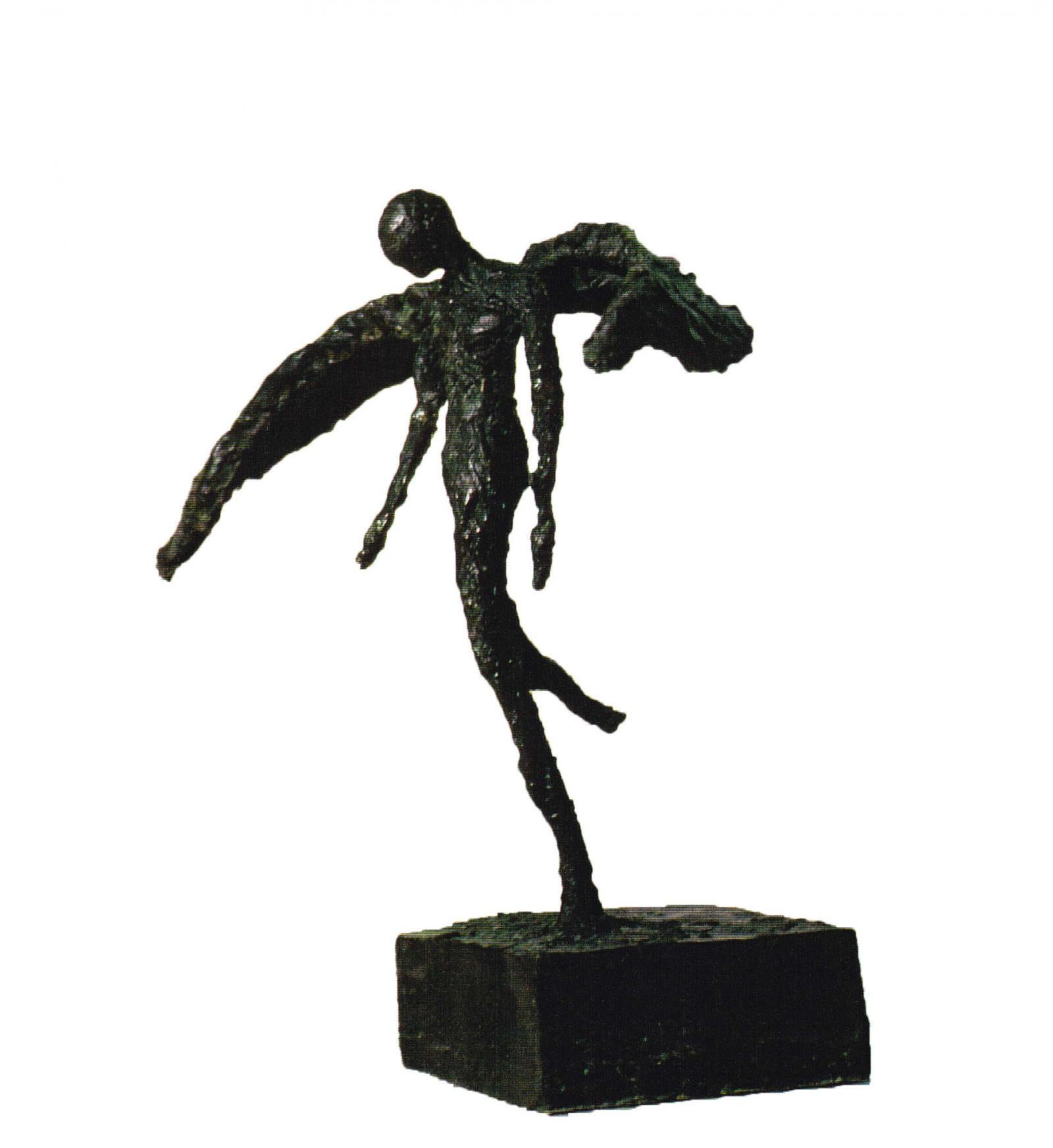 Flight of Fancy (Flight of Fancy)  Emmanuel Okoro, sculpture en résine de bronze d'un homme aux ailes d'ange en vente 2