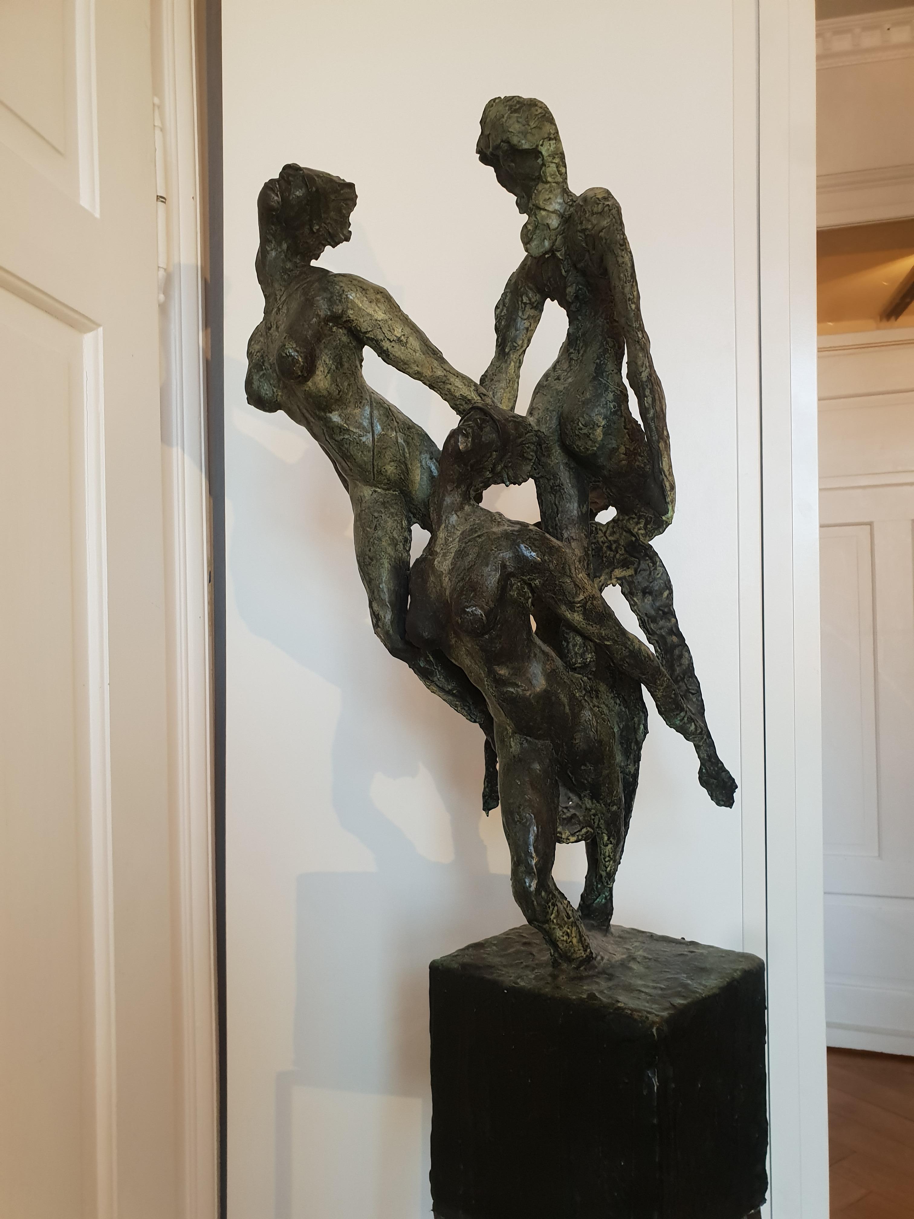 Nymphes d'Emmanuel Okoro, sculpture de nymphes féminines nues, patine noire et verte en vente 10